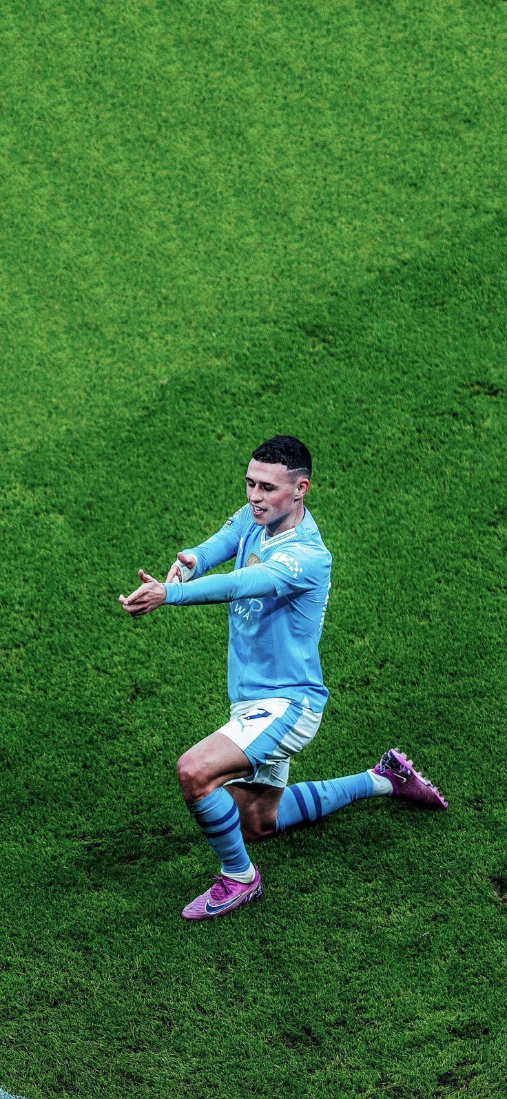 736x1596 Foden Man City Wallpaper
