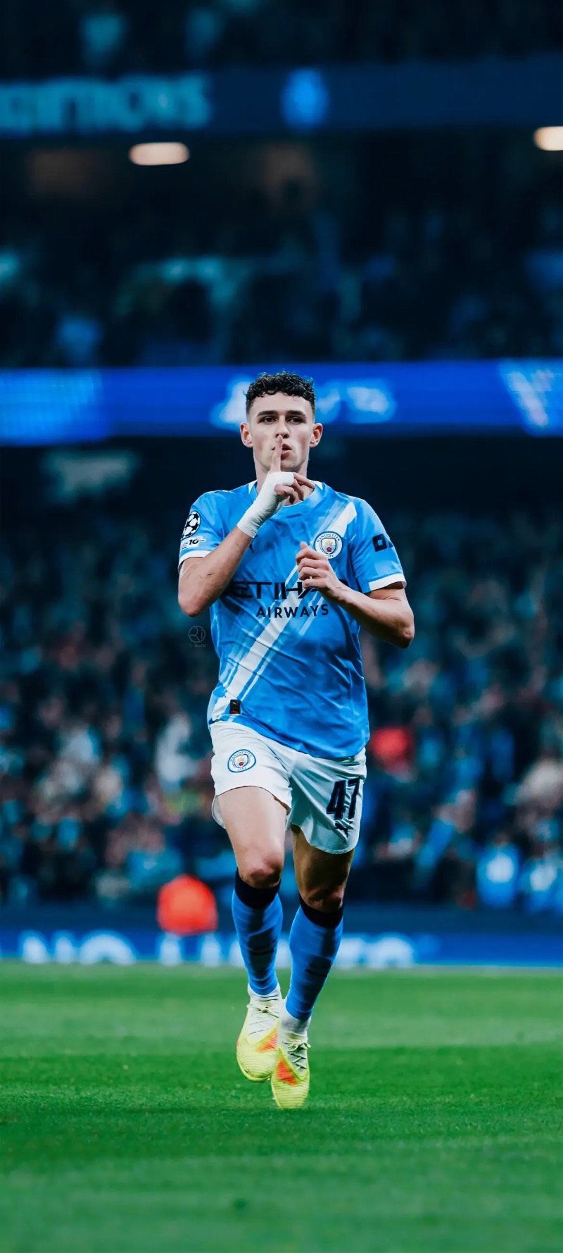 800x1778 Phil Foden 'shush' celebration for Man City Football Wallpaper