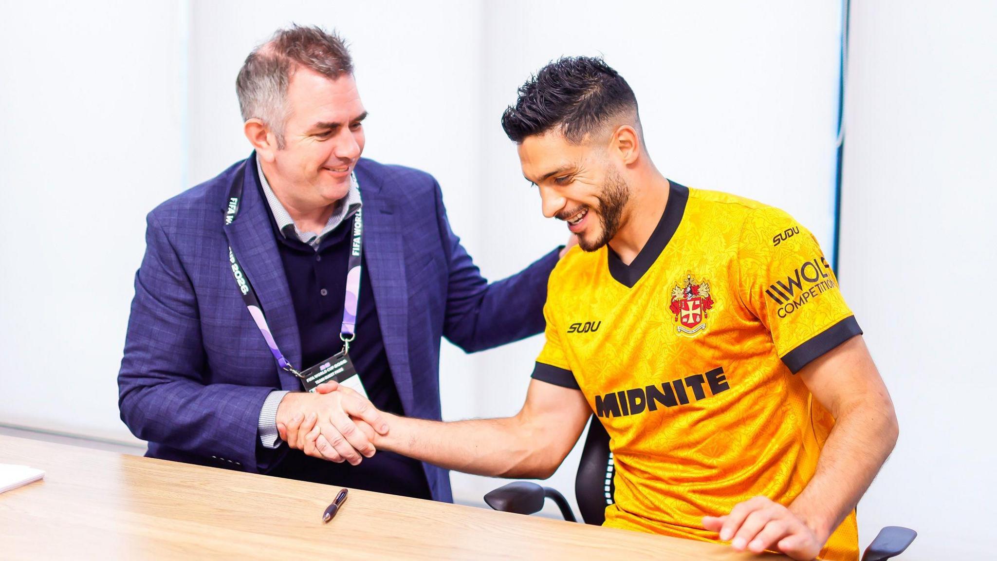 2048x1152 Wolverhampton Wanderers: Your Opinions - ' Raul Jimenez return a genius signing'