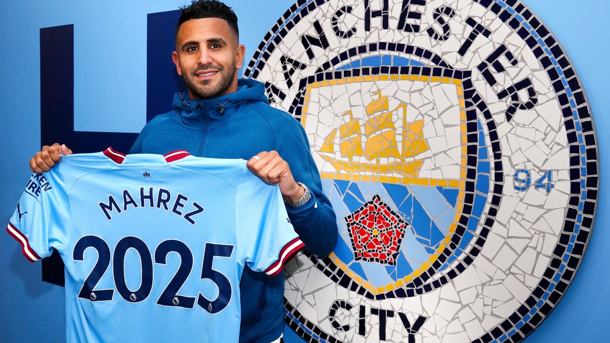 2048x1152 Riyad Mahrez: Man City Winger Signs Two Year Contract Extension