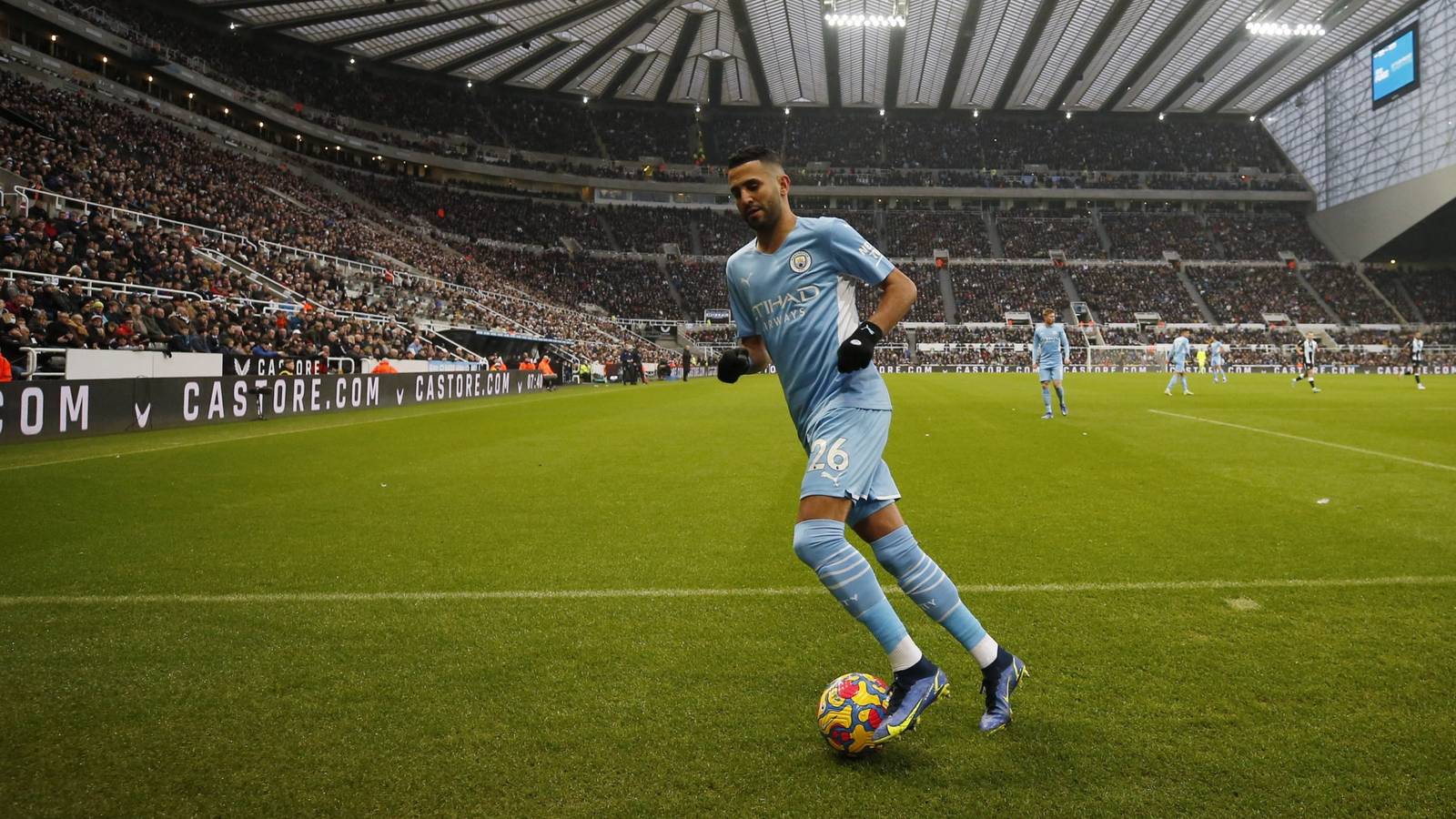 1600x900 Manchester City: Pep should ditch Mahrez