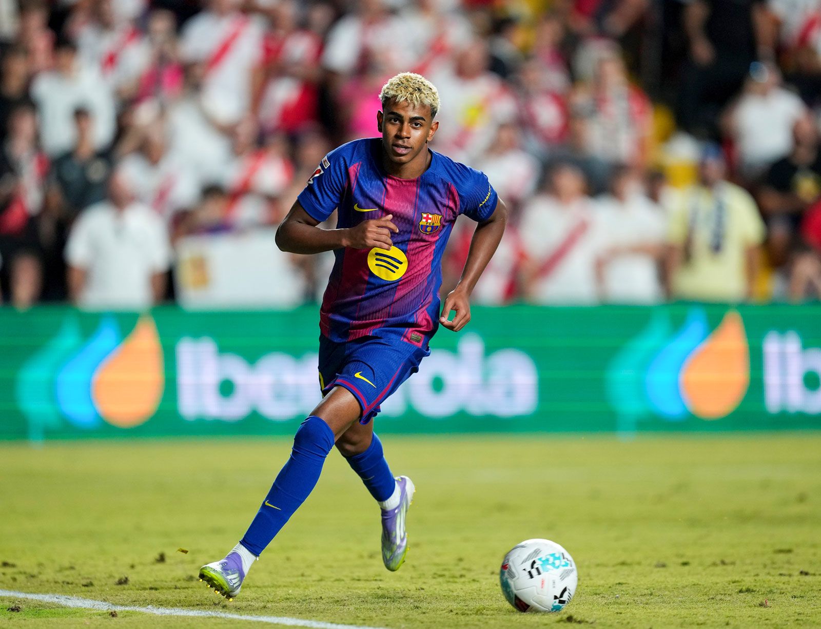 1600x1226 Lamine Yamal: Spanish Wonder Kid FIFA World Cup, Barcelona, Career, Age, Stats, Salary, News, & Facts