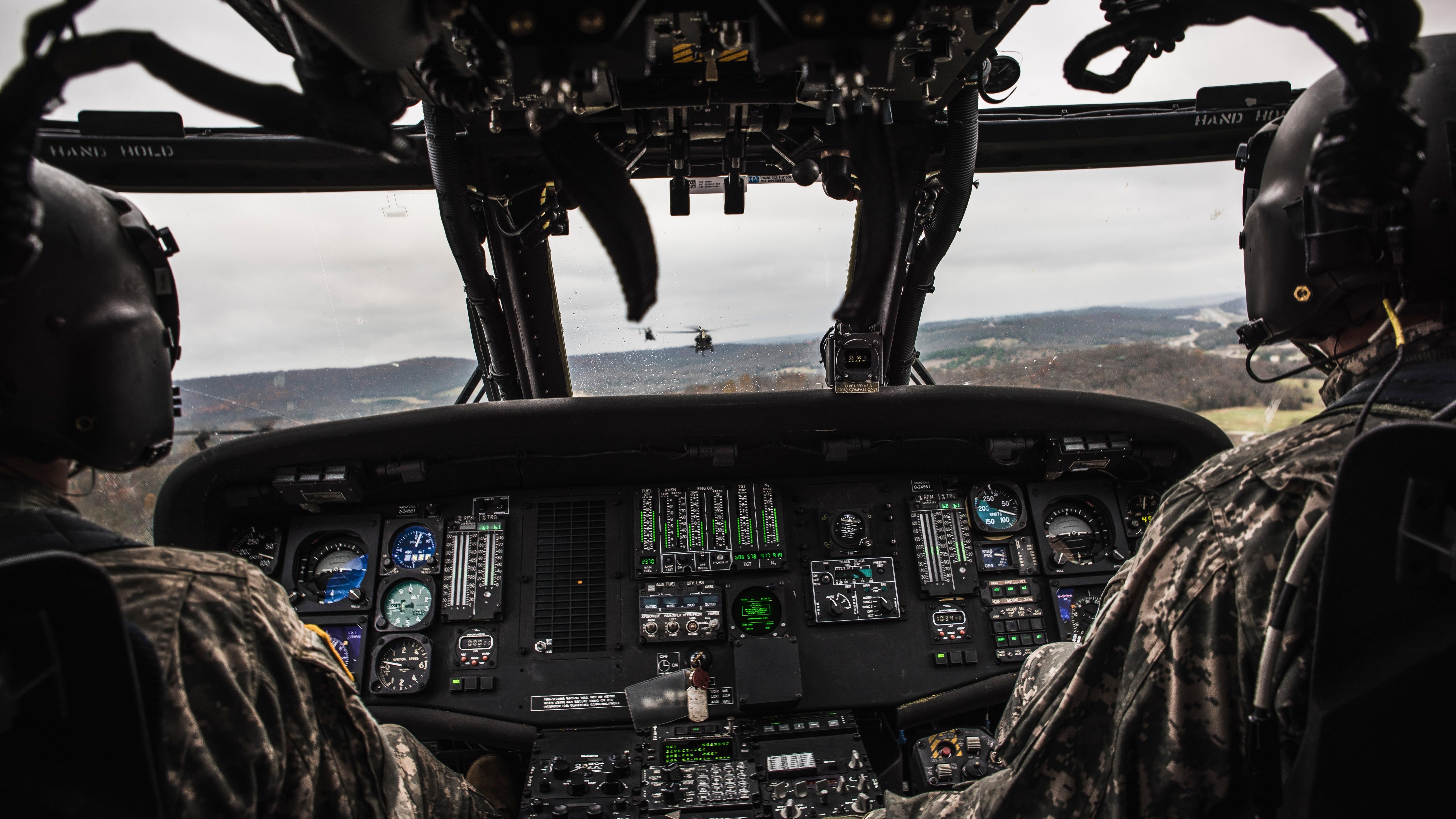 5120x2880 Helicopter Cockpit