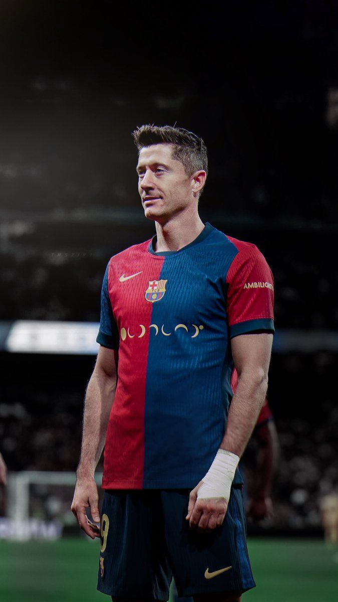 675x1200 4K Wallpaper : Robert Lewandowski └