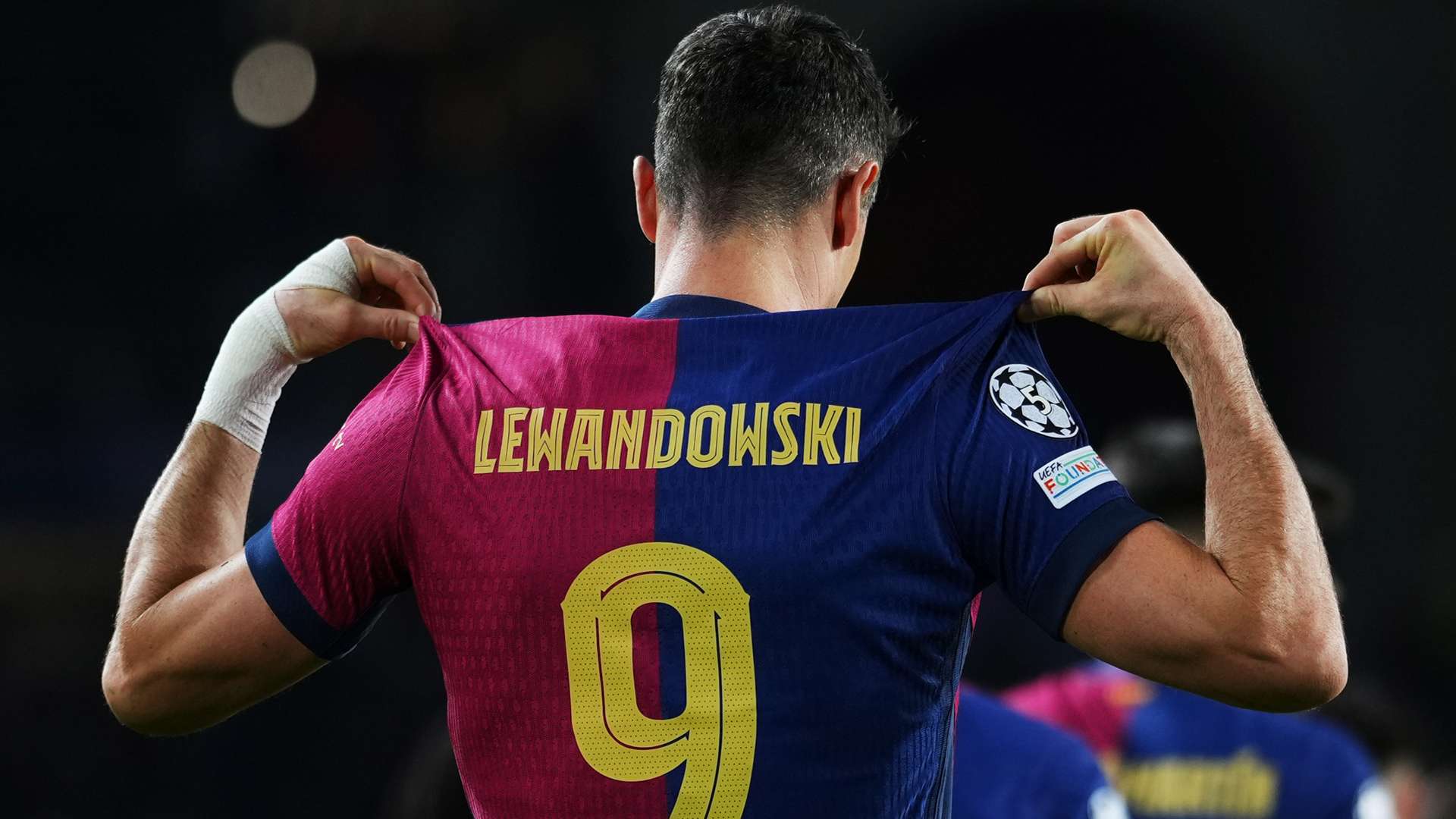1920x1080 Best Player Of All Time!' Lewandowski Given HUGE Billing As Ex Poland & Man Utd Goalkeeper Puts 'executor' Barcelona Striker At Same Level As Lionel Messi & Cristiano Ronaldo