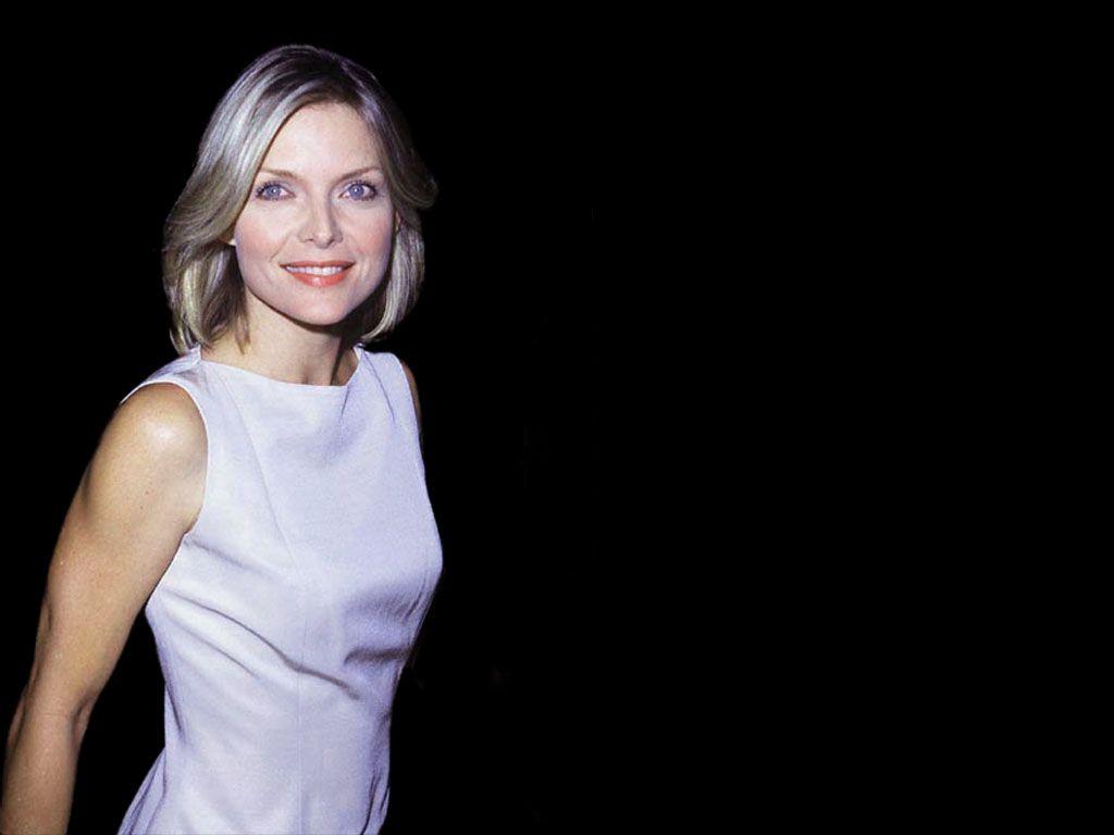 1024x768 Free download Michelle Pfeiffer Desktop Wallpaper for HD