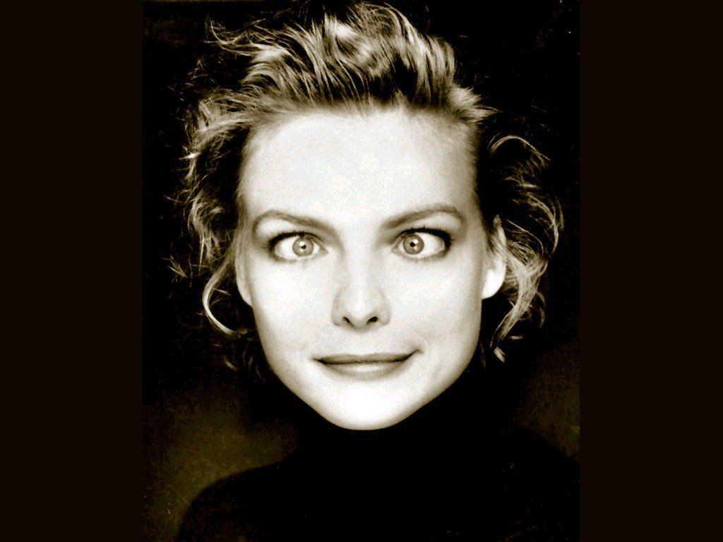 1024x768 PC wallpaper, Michelle Pfeiffer. Michelle pfeiffer, Portrait