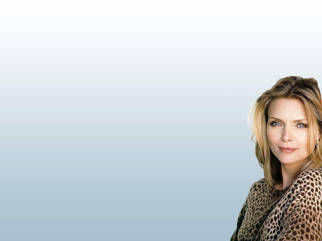 1024x768 Michelle Pfeiffer Wallpaper