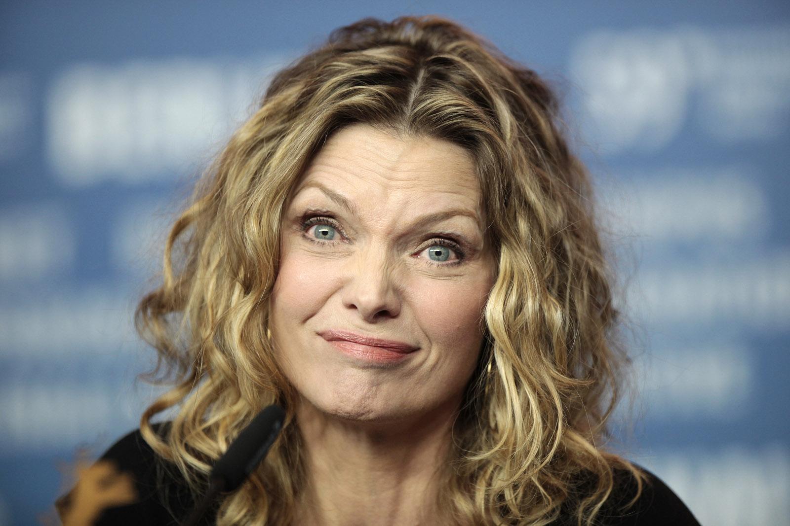 1600x1067 Michelle Pfeiffer 2017 Wallpaper