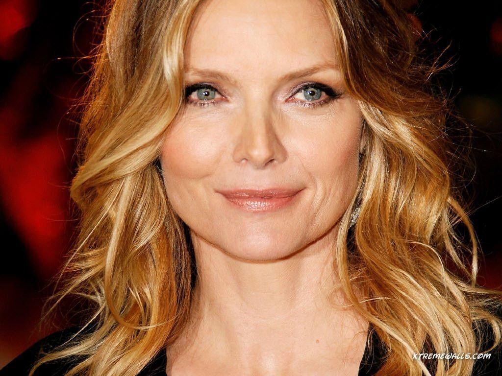 1024x768 Michelle Pfeiffer Wallpaper