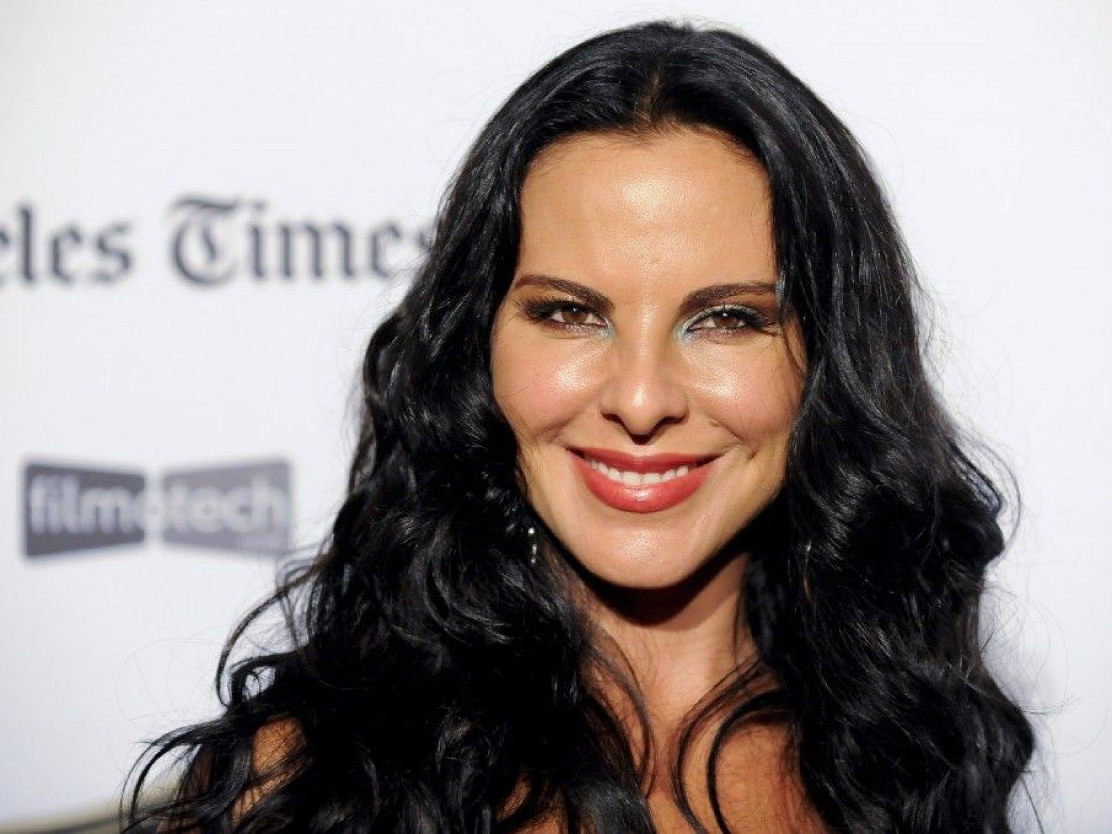1600x1200 Kate del Castillo's Twitter Controversy: Photo of Former Human Rights Ambassador