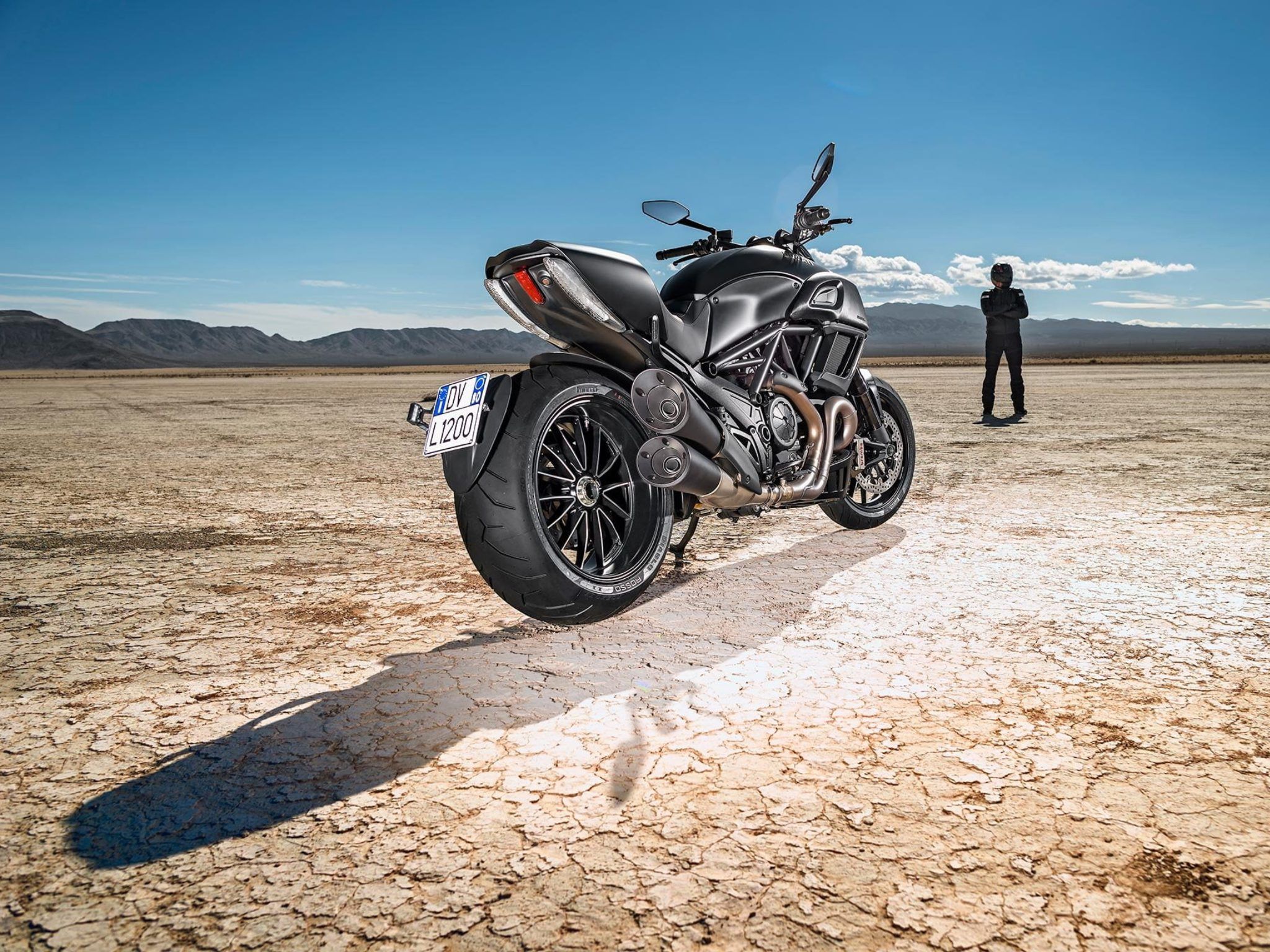 2048x1536 Ducati Diavel Wallpaper