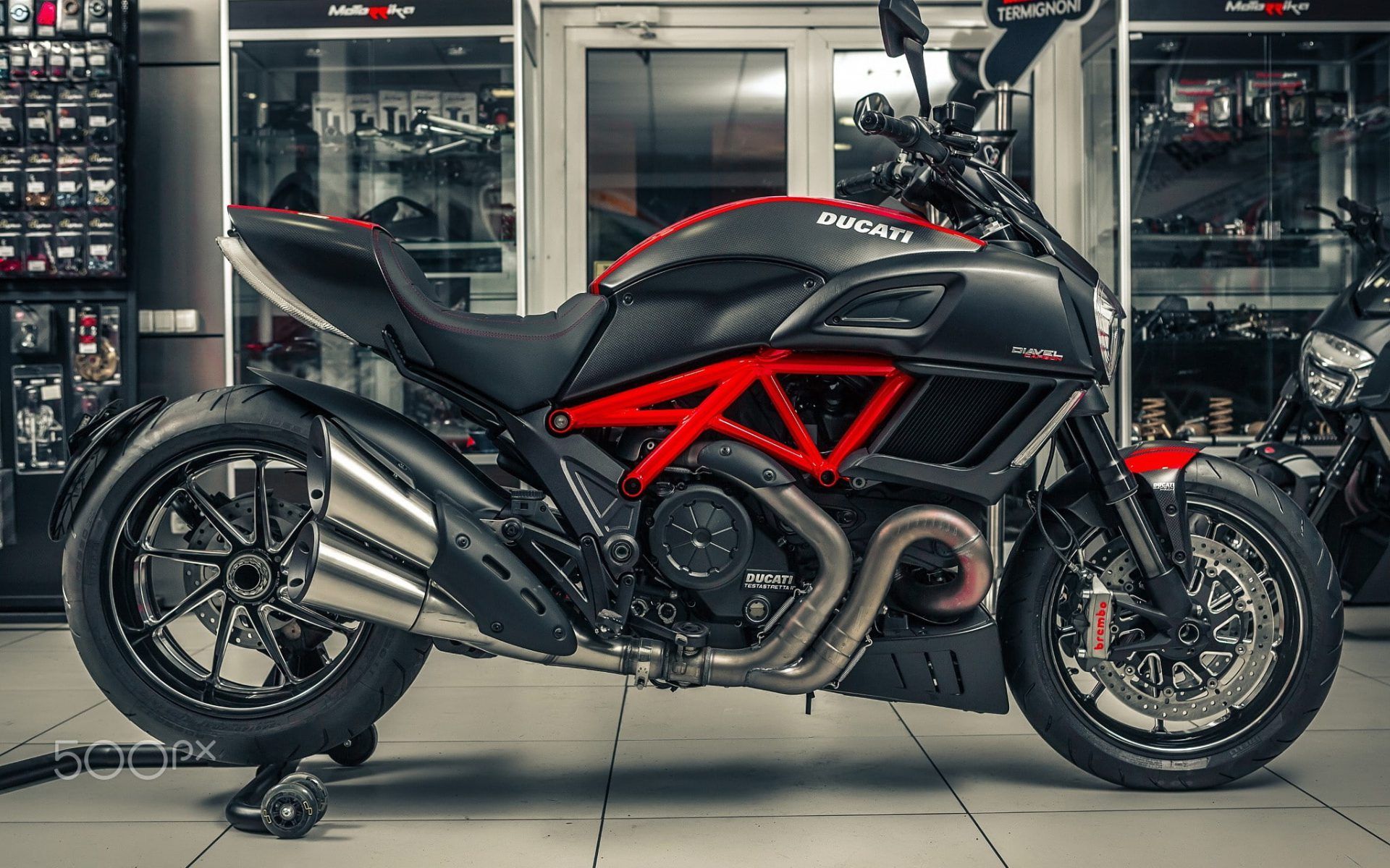 1920x1200 Ducati Diavel Wallpaper