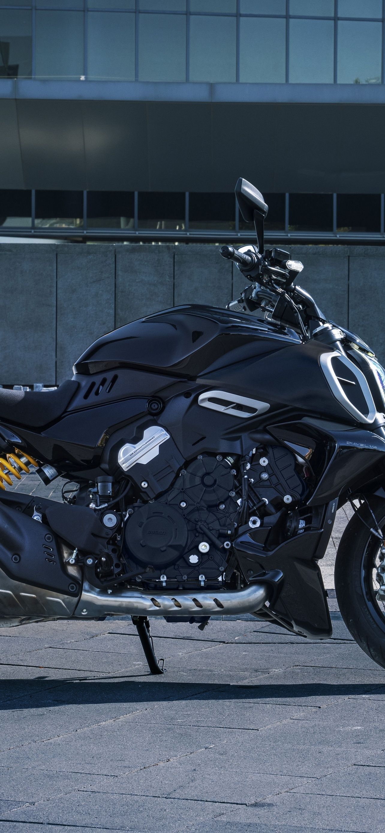 1284x2778 Ducati Diavel V4 Sports Bikes Muscle Cruiser 8K 2023
