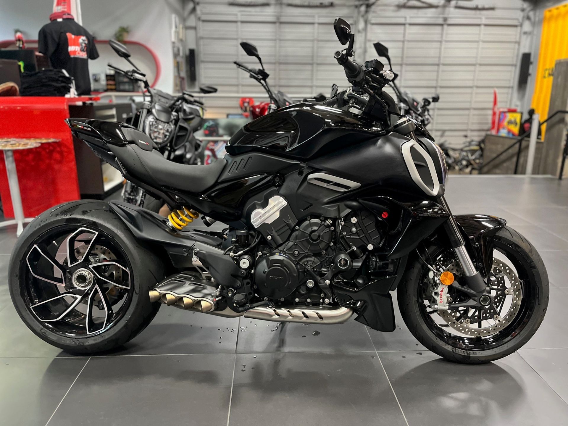 1920x1440 New 2024 Ducati Diavel V Portland OR. Specs, Price, Photo. Thrilling Black DRB002861