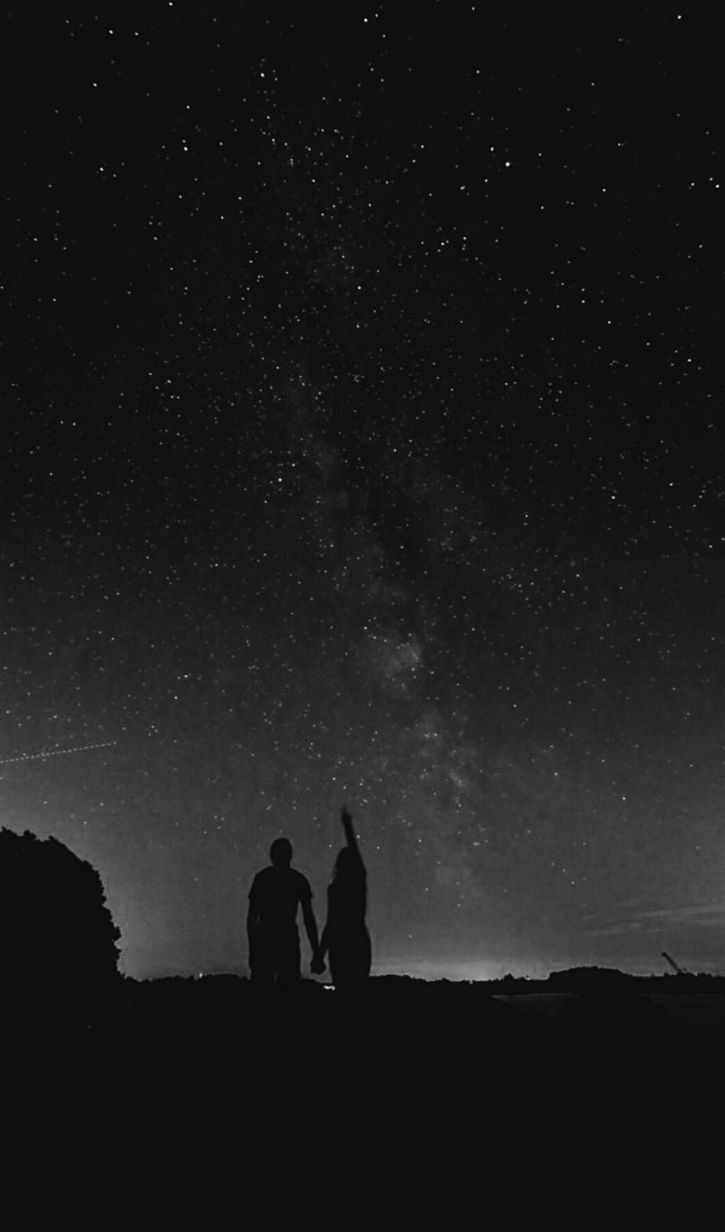 725x1232 Romantic stargazing wallpaper. Couples stargazing, Star gazing aesthetic couple, Aesthetic sky