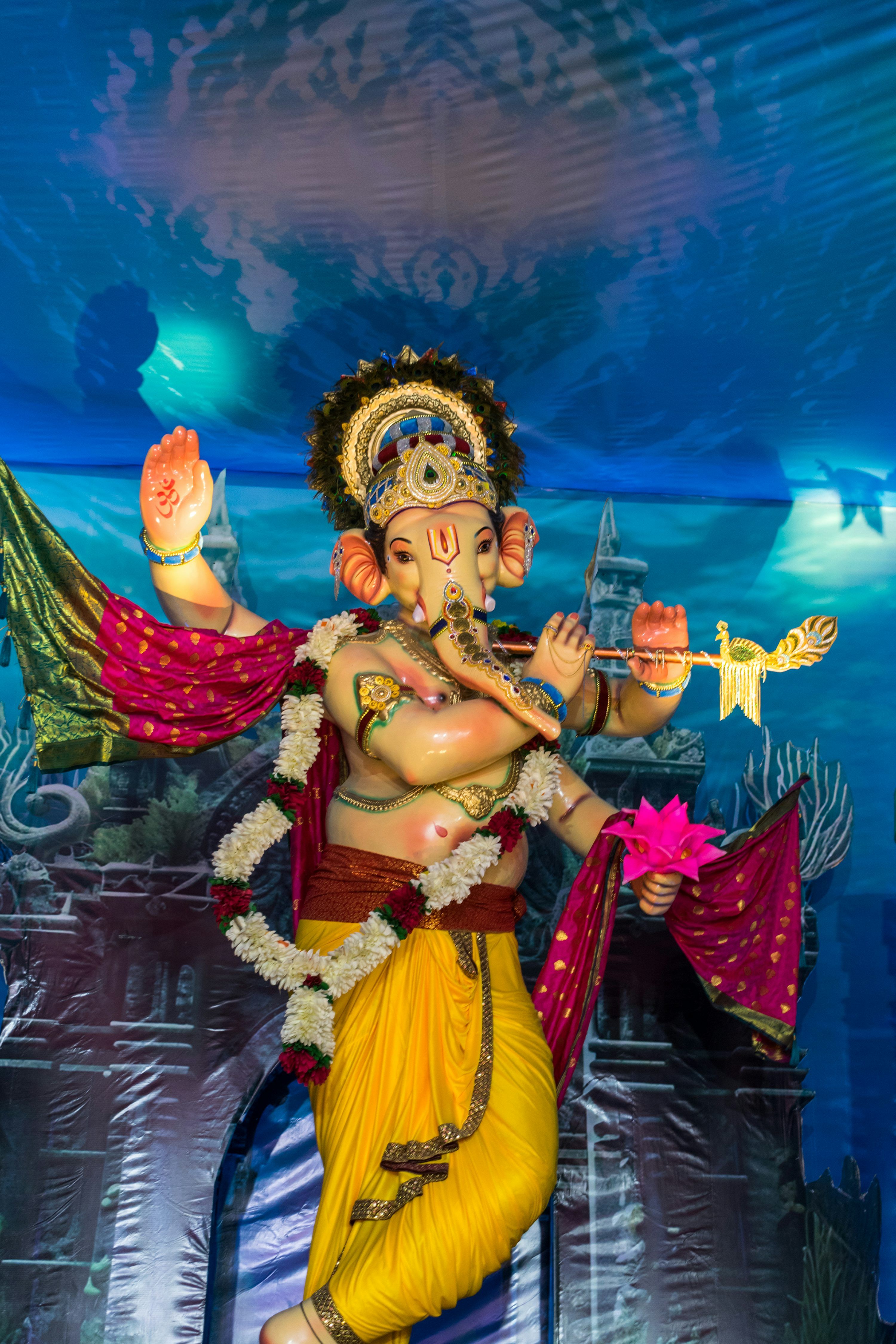3000x4501 A statue of a man playing a flute photo