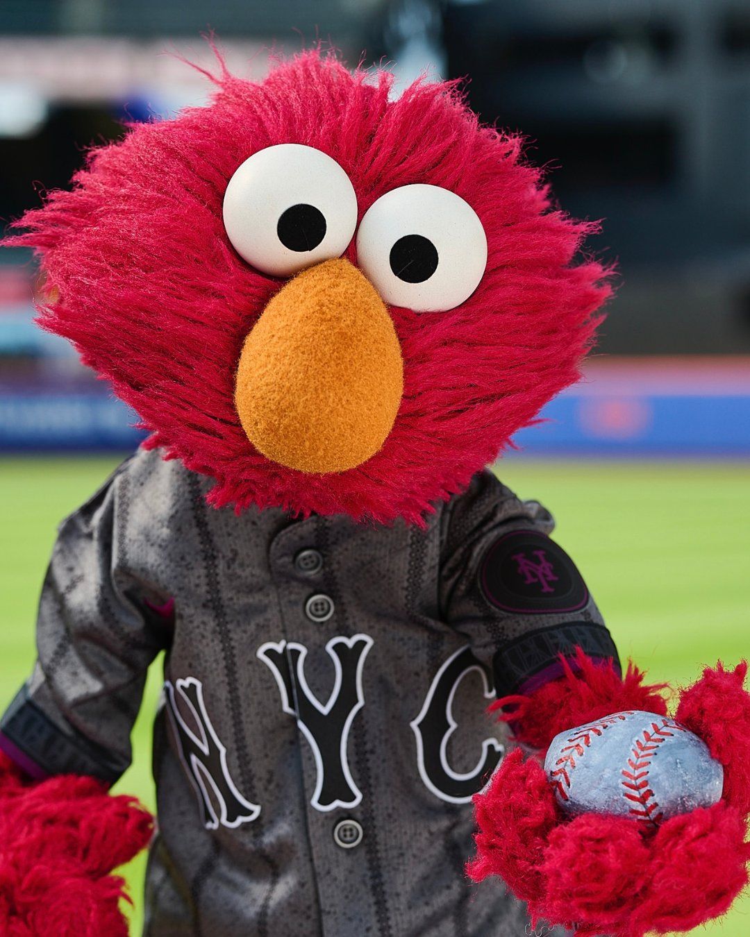 1080x1350 Elmo Elmo is ready for the big leagues! ❤️⚾️ #SesameRoadTrip