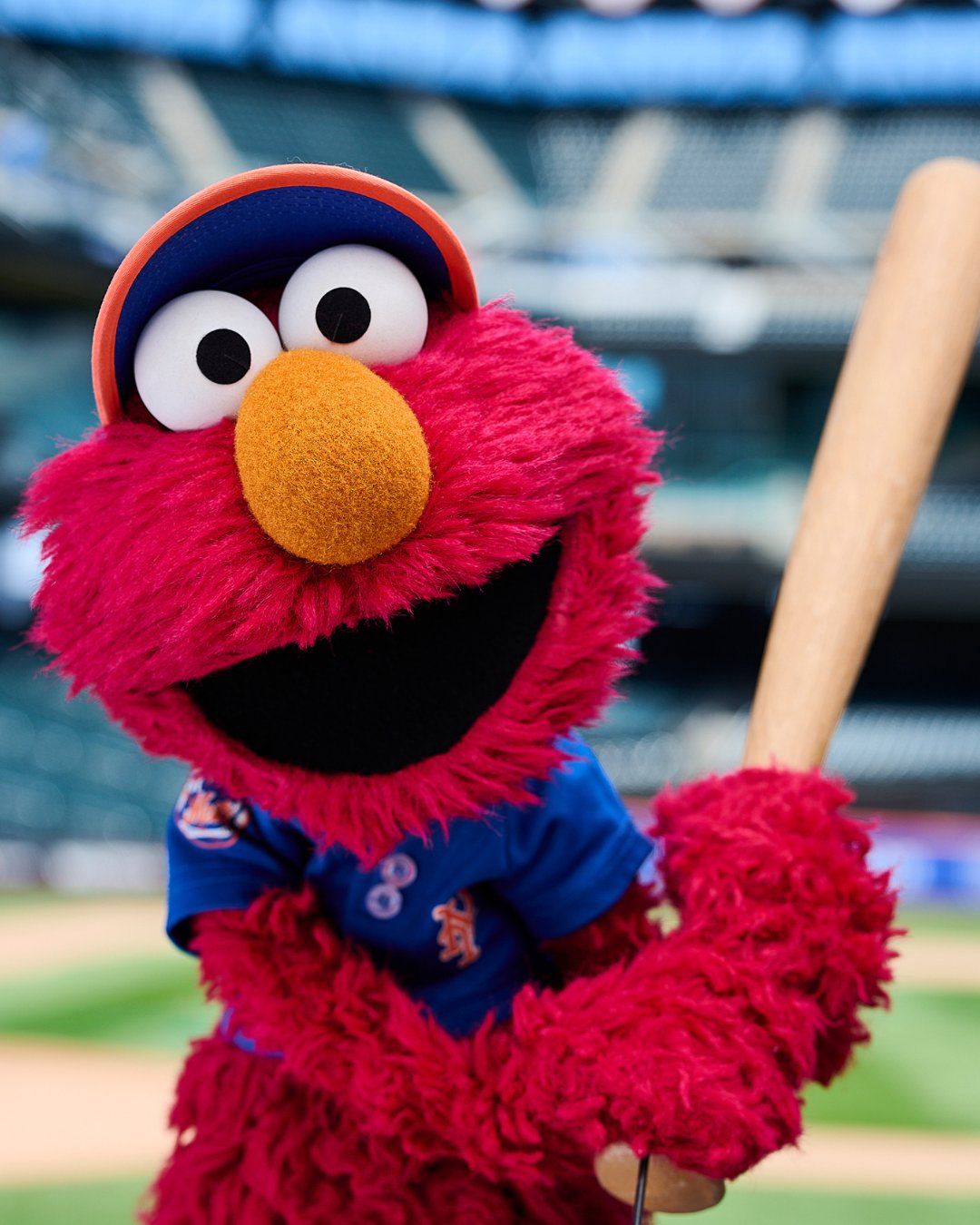 1080x1350 Elmo Elmo is ready for the big leagues! ❤️⚾️ #SesameRoadTrip