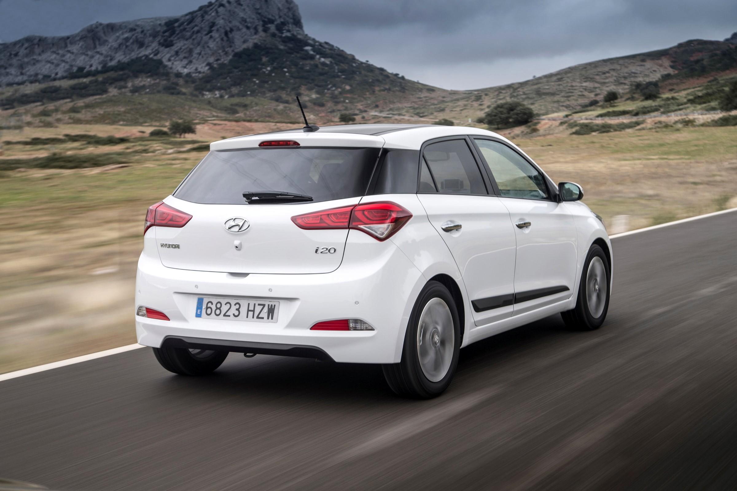 2400x1600 Hyundai I20 Wallpaper