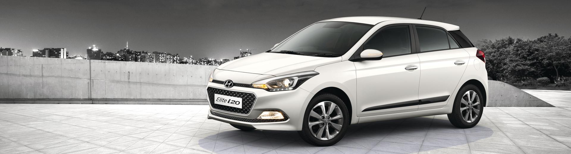 1920x520 Hyundai i20 white color side view headlights on night city