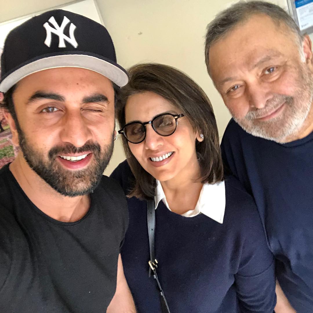 1080x1080 Ranbir Kapoor's pics with Rishi Kapoor and Neetu Kapoor are full