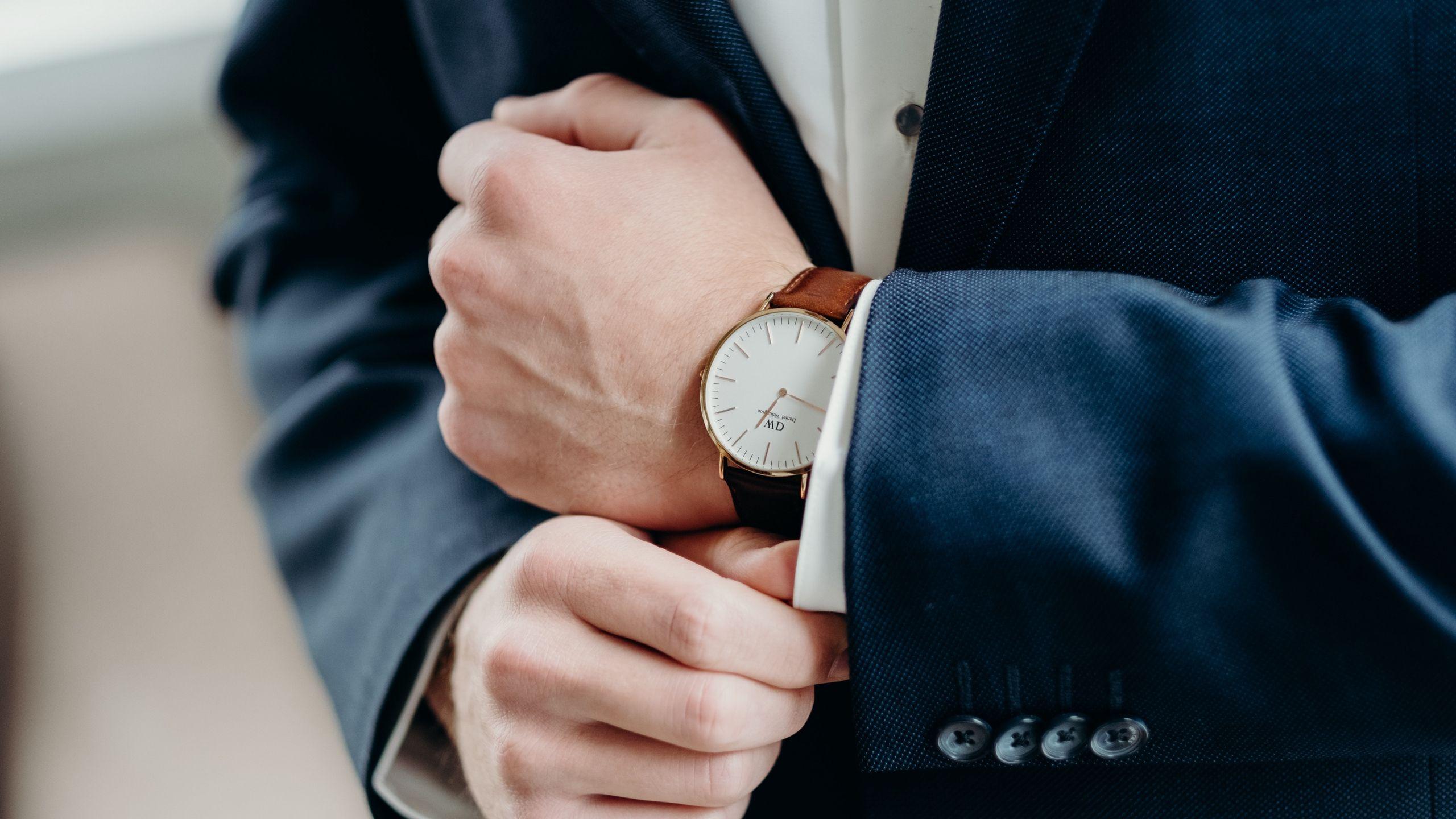 2560x1440 Download wallpaper 2560x1440 hands, watch, business, style, suit
