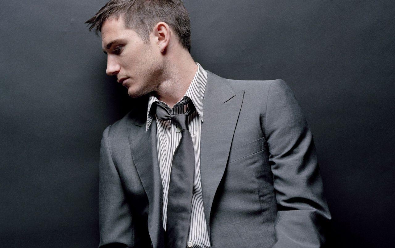 1280x804 Man in grey suit wallpaper. Man in grey suit