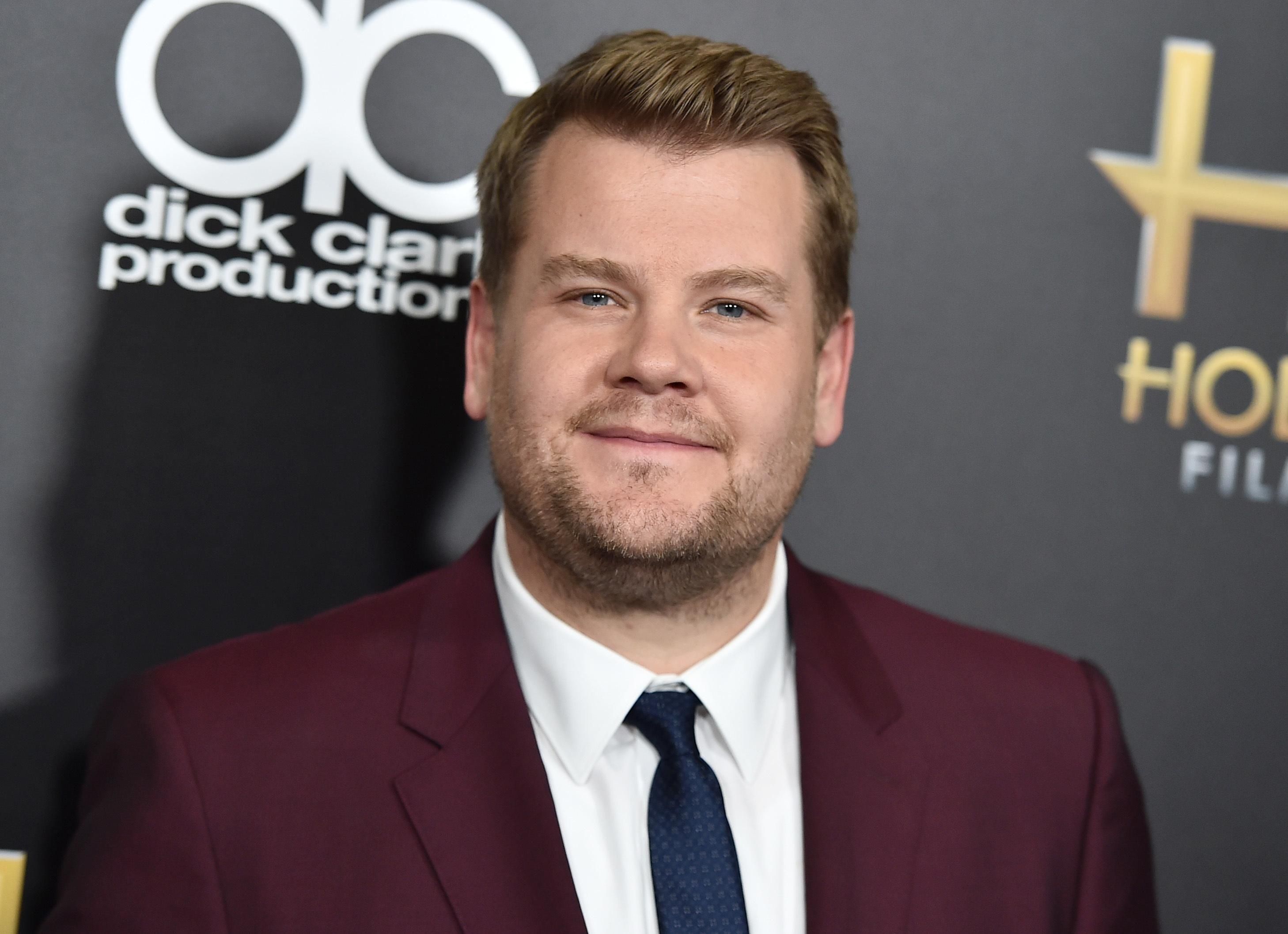 2916x2116 James Corden Wallpaper