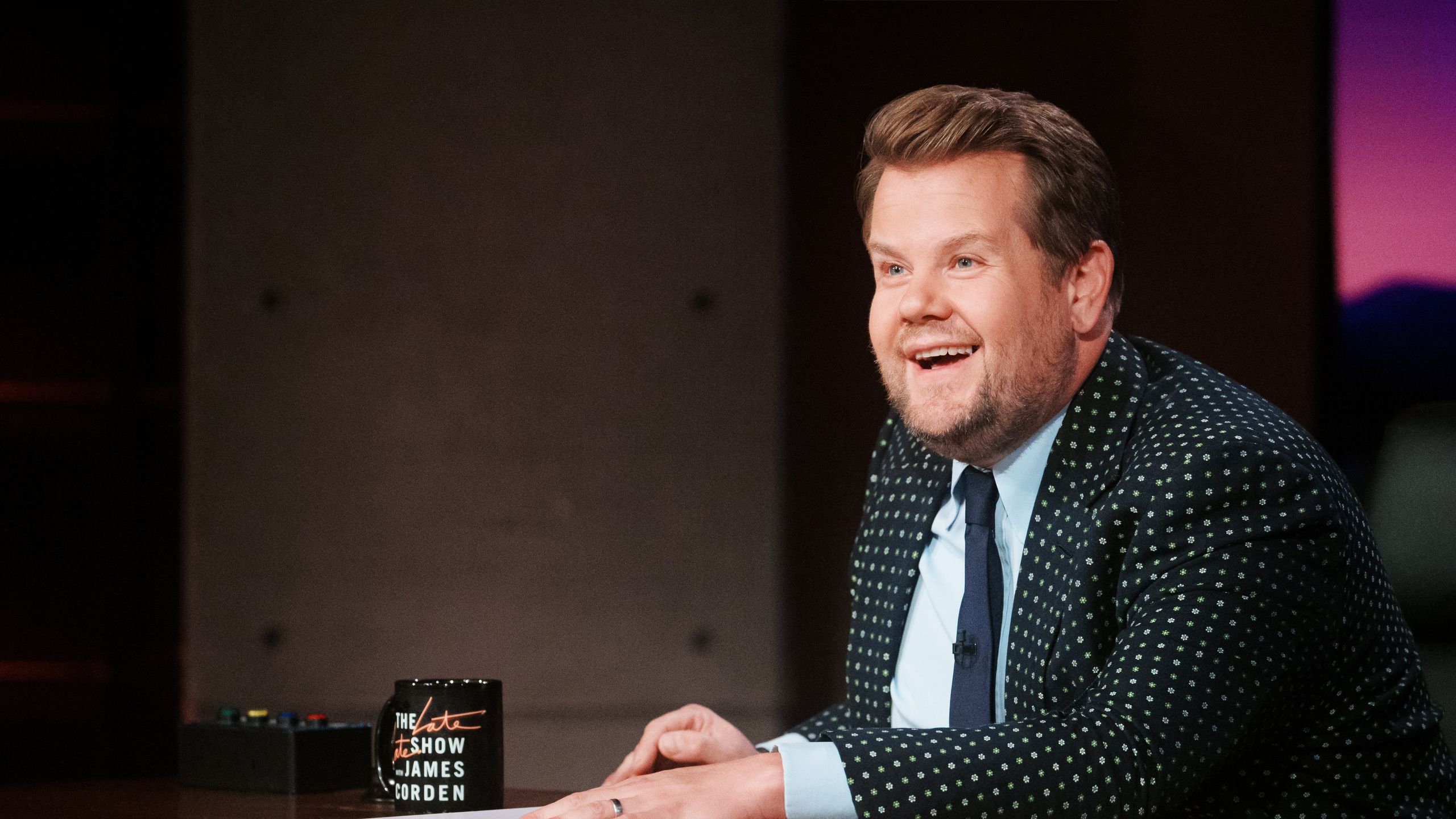2560x1440 OK, James Corden actually did apologise for being rude to restaurant staff this time