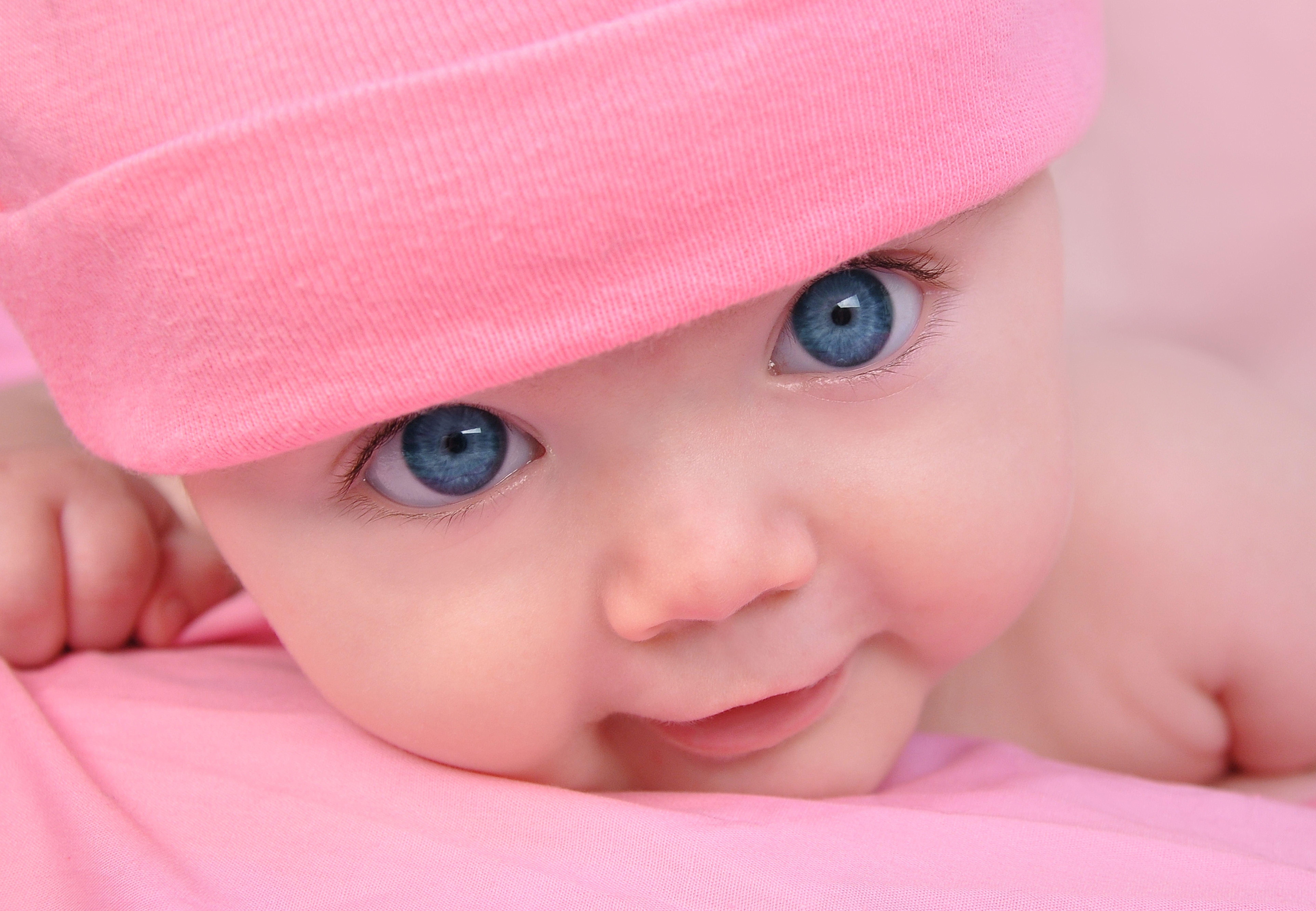 7700x5331 Little baby girl .com