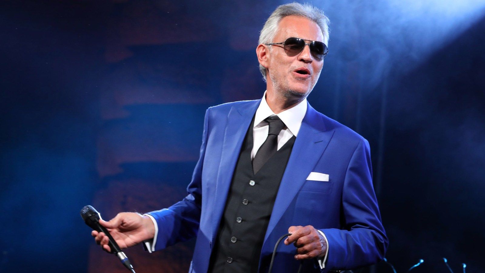 1600x900 On the Charts: Andrea Bocelli Stakes First Number One With 'Si'