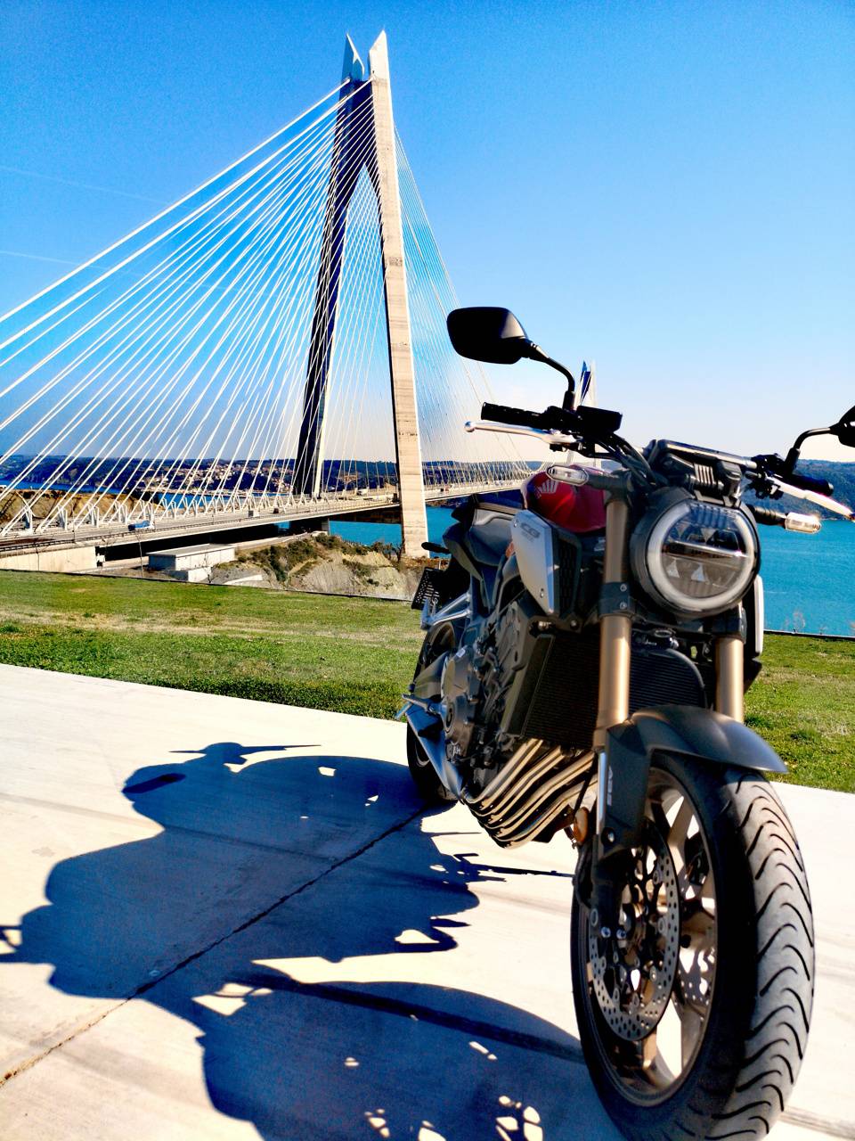 960x1280 Honda Cb650r Wallpaper
