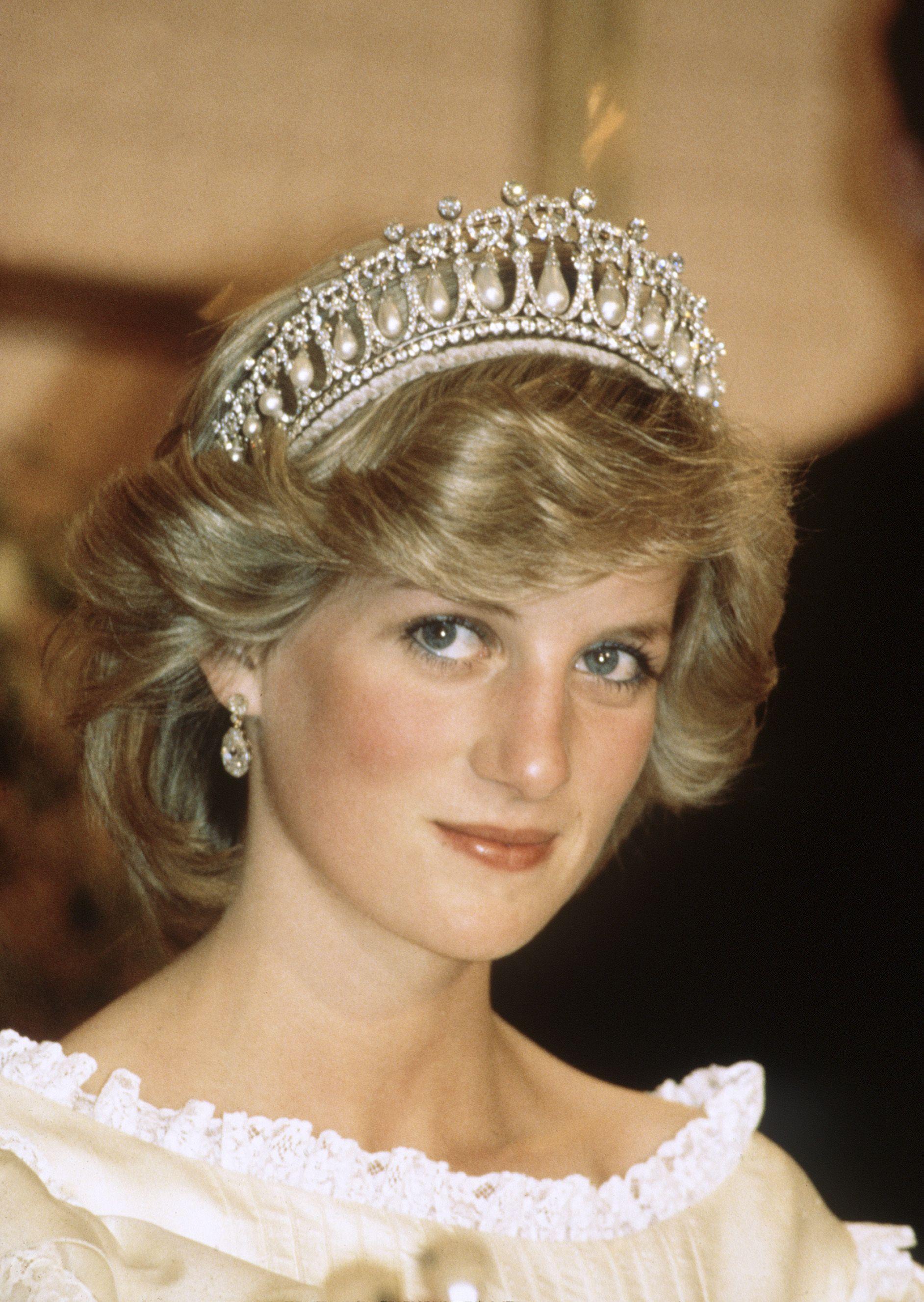 1884x2654 Princess Diana Photo of Princess Diana's Life to