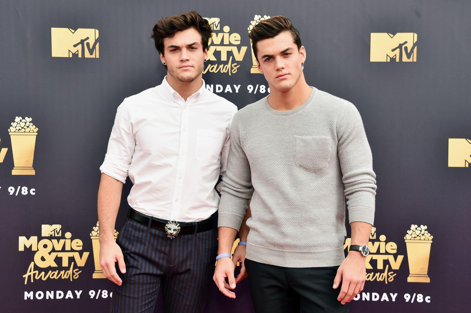 2000x1331 Interesting Dolan Twins Facts + The Dolan Twins Wallpaper