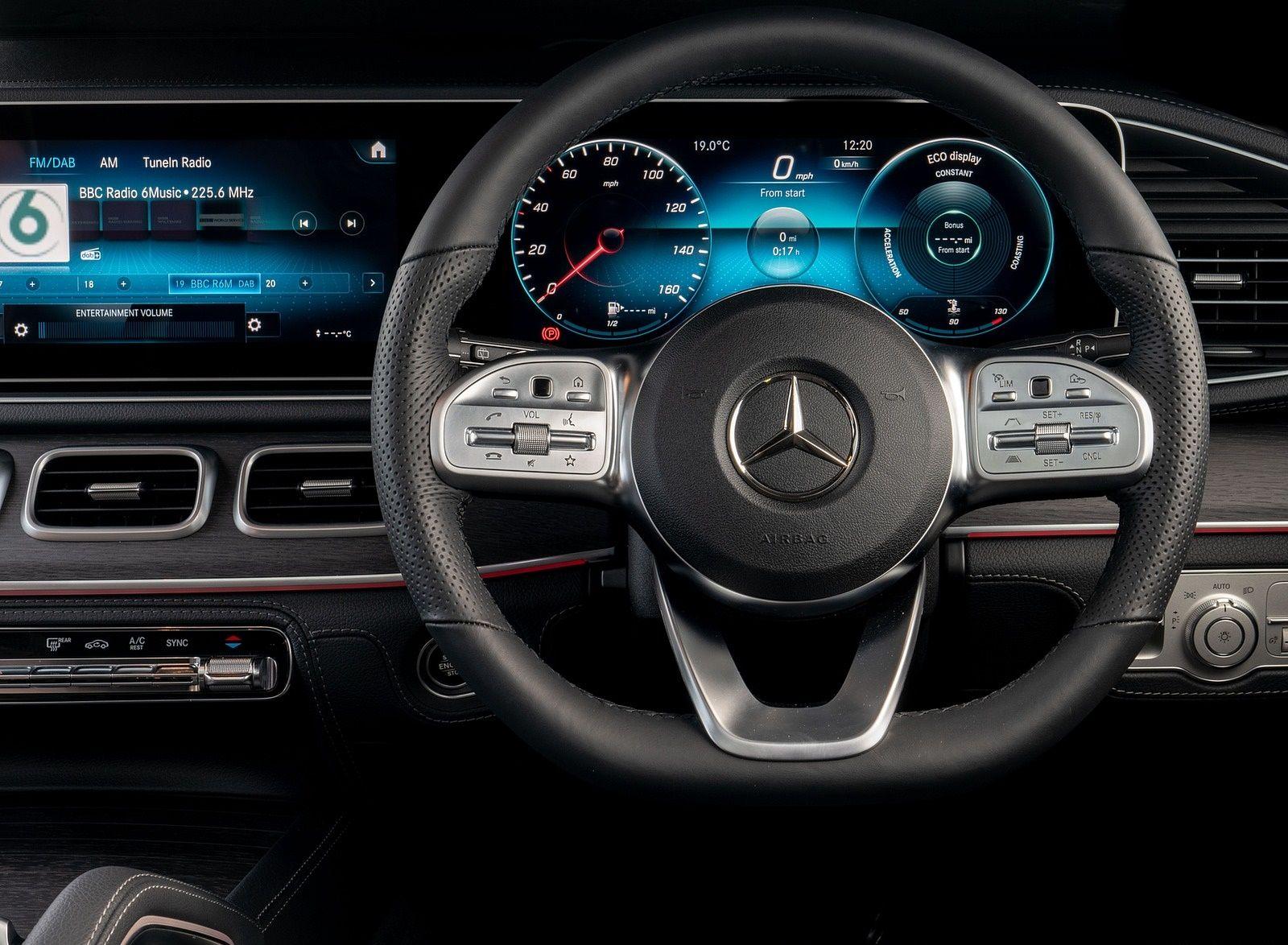 1600x1174 Mercedes Benz GLE 300d (UK Spec) Interior Steering Wheel