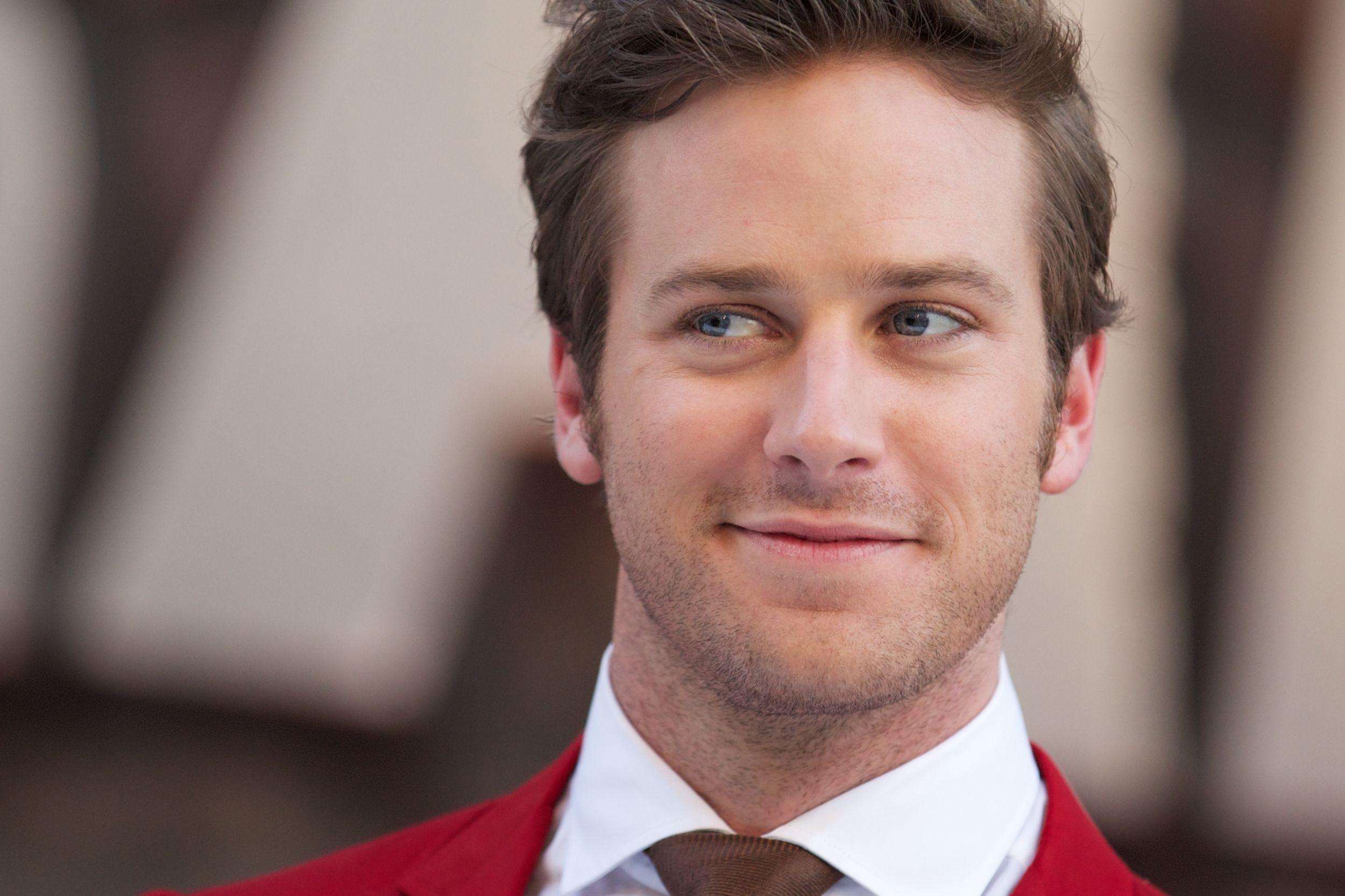 2500x1666 HD Armie Hammer Wallpaper