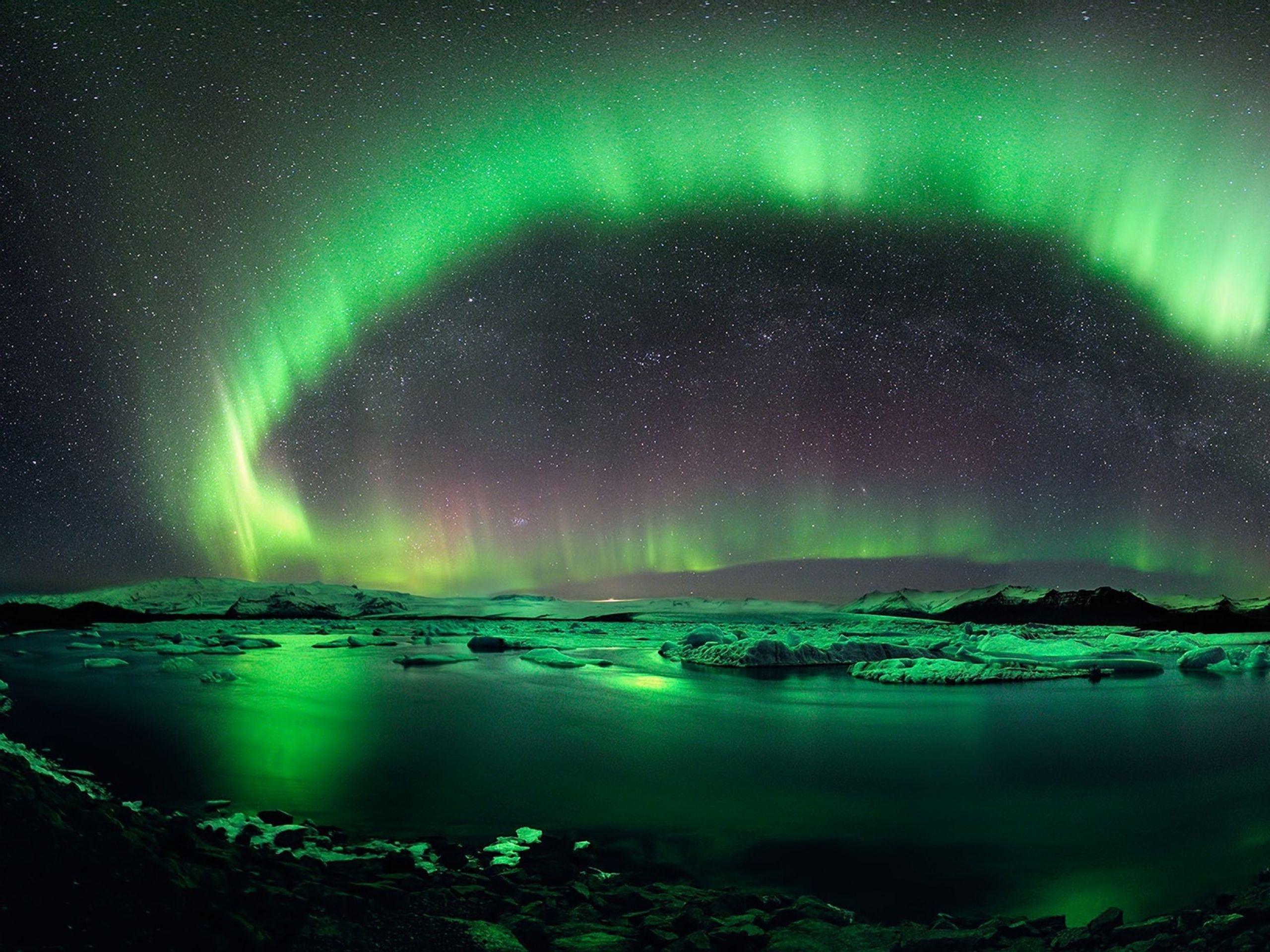 2560x1920 Aurora Borealis Iceland Green desktop PC and Mac wallpaper