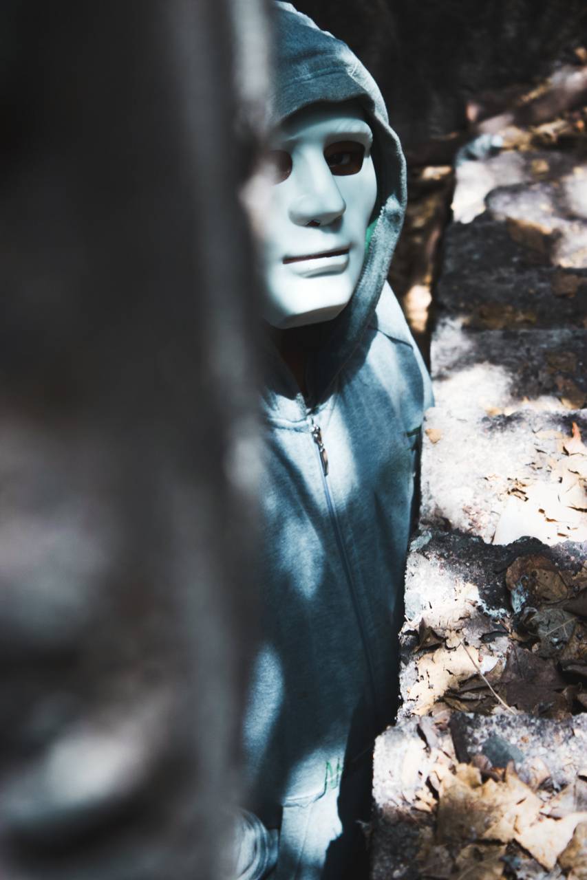 853x1280 Urbex wallpaper