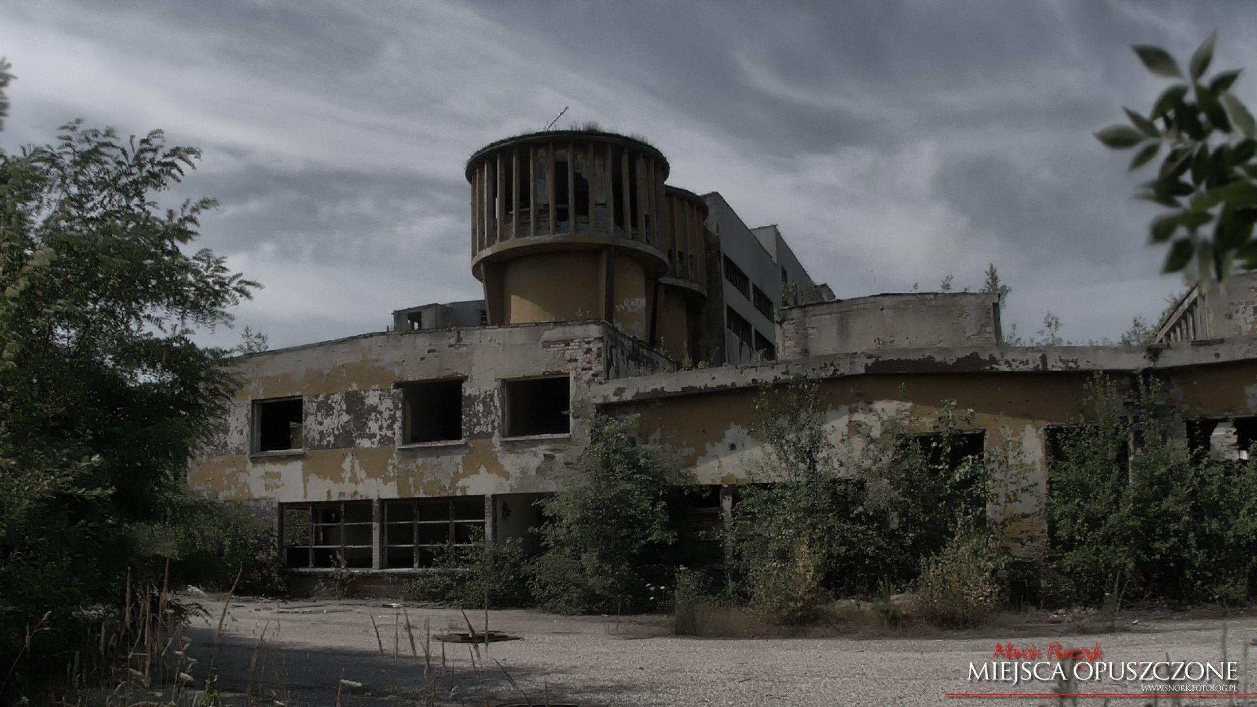 2560x1440 Urbex Wallpaper