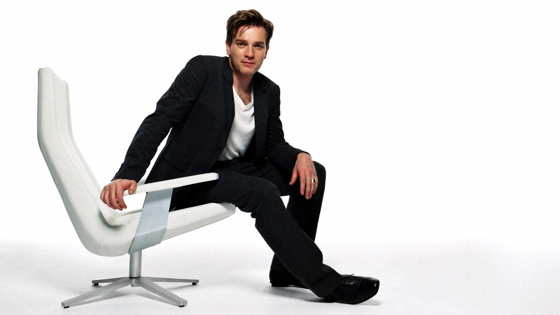 1920x1080 ewan mcgregor, chair, jacket 1080P Laptop Full HD