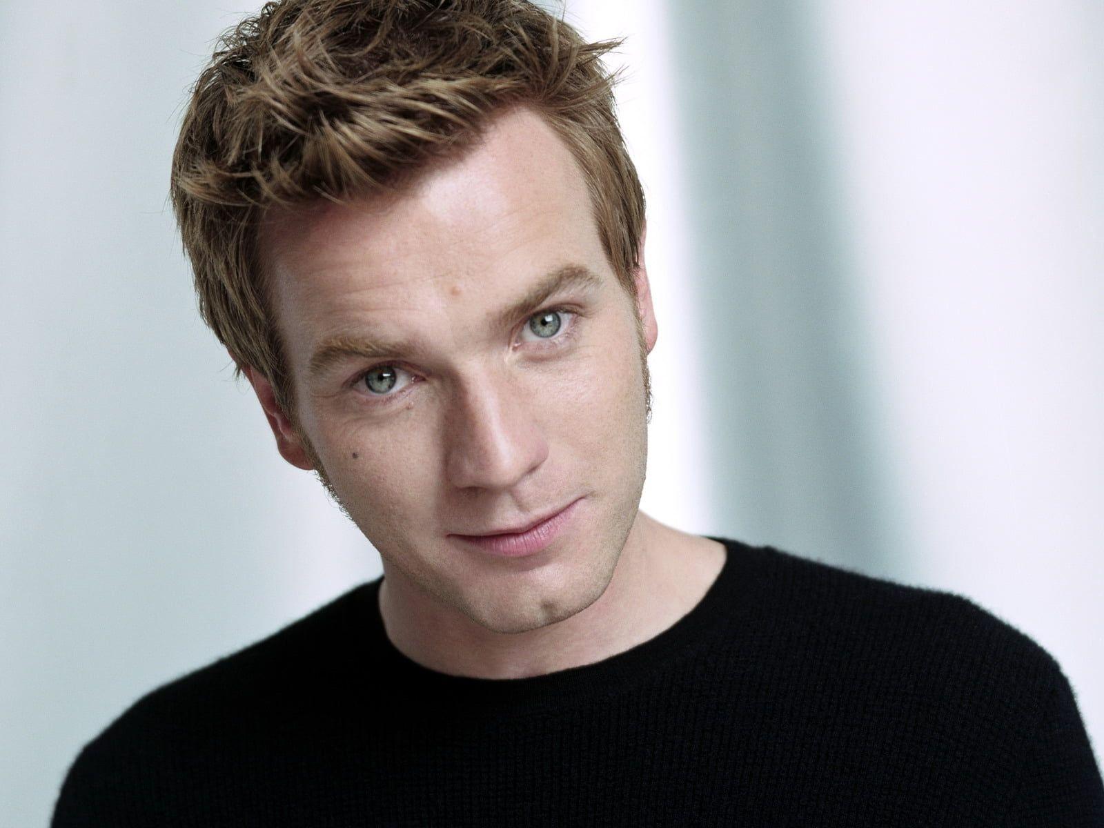 1600x1200 Man In Black Crew Neck Shirt HD Wallpaper
