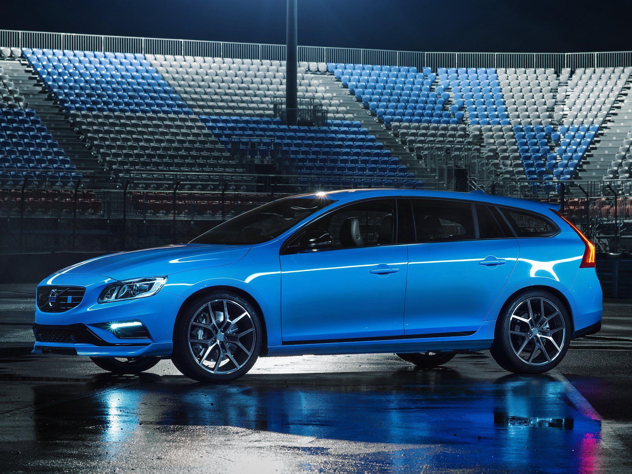 2048x1536 Volvo V60 Wallpaper