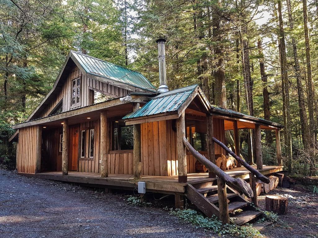 1024x768 Vacation Home Rustic Cabin in the Woods, Ucluelet, Canada