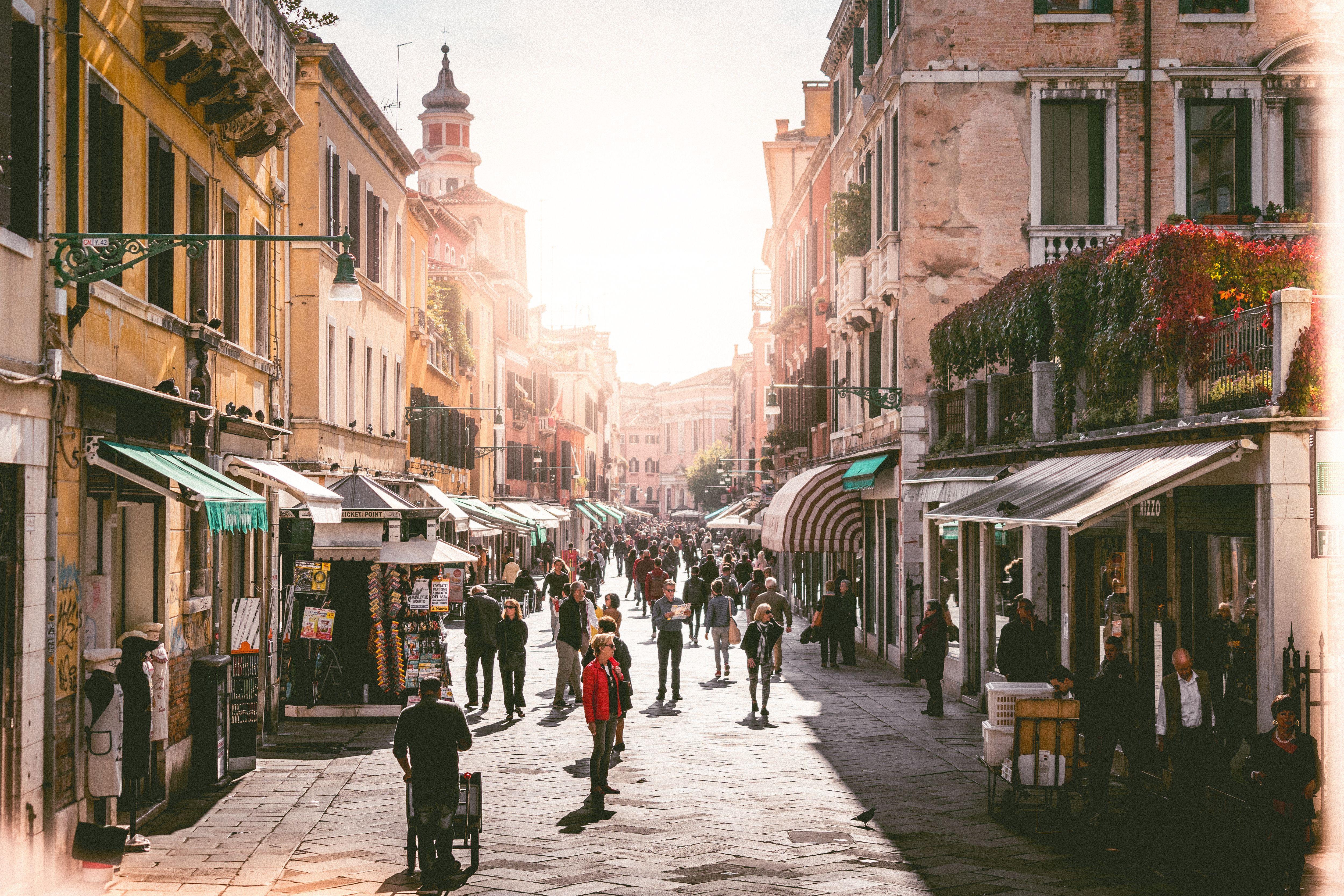 5000x3333 Busy Street in Venice, Italy Free