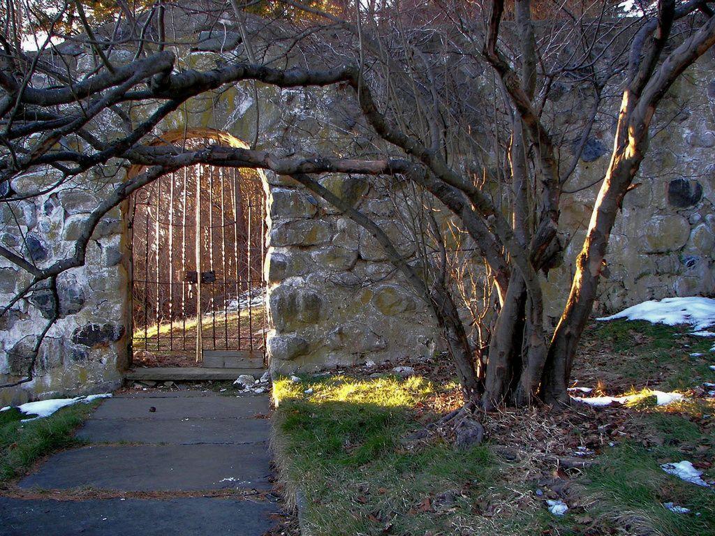 1024x768 Wallpaper Secret Garden To The Free Gate 1024x768