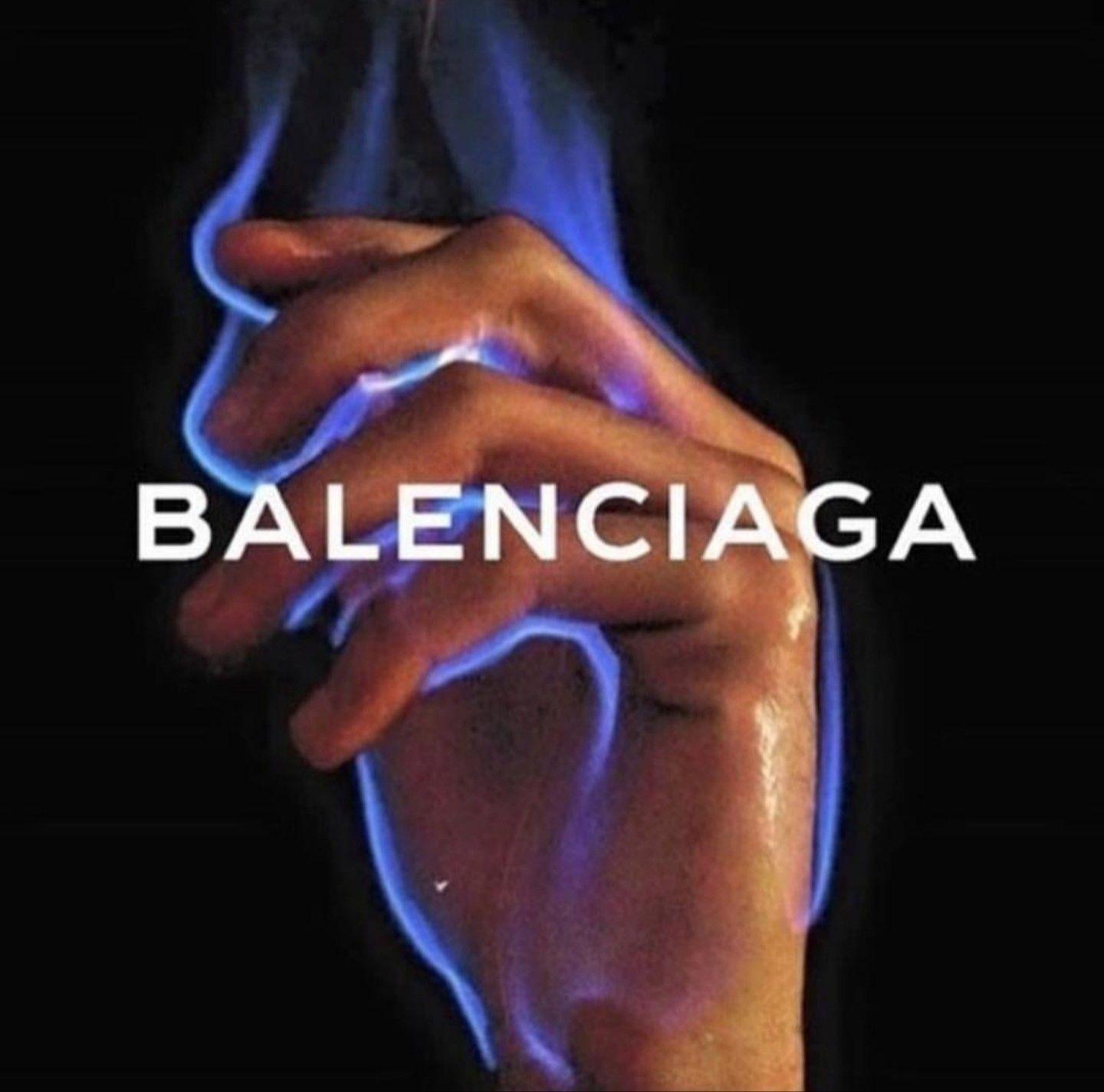1440x1425 bàn tay # lửa #balenciaga # màu xanh lam # thẩm mỹ # giấy dán tường