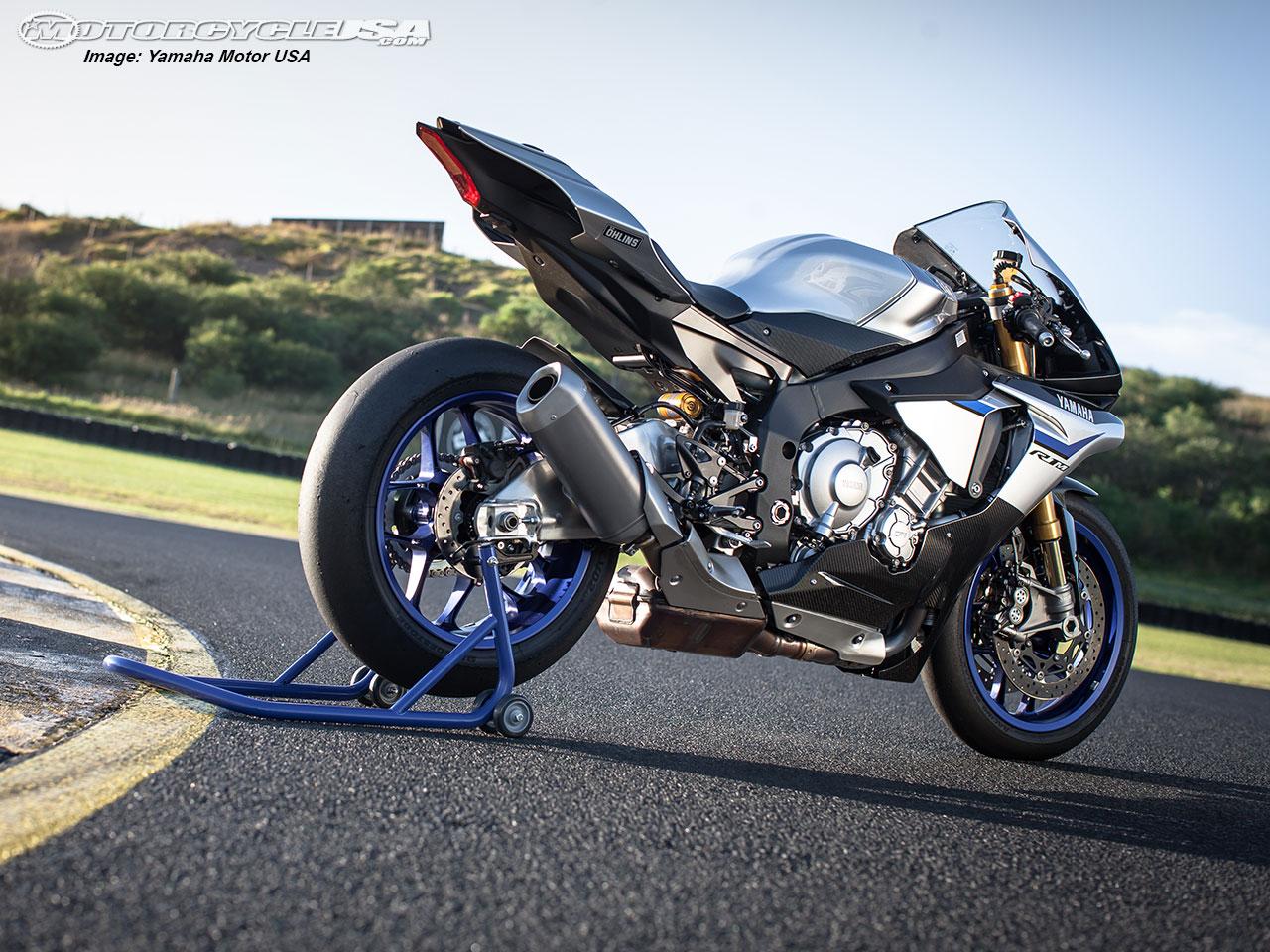 1280x960 Yamaha R1 Wallpaper