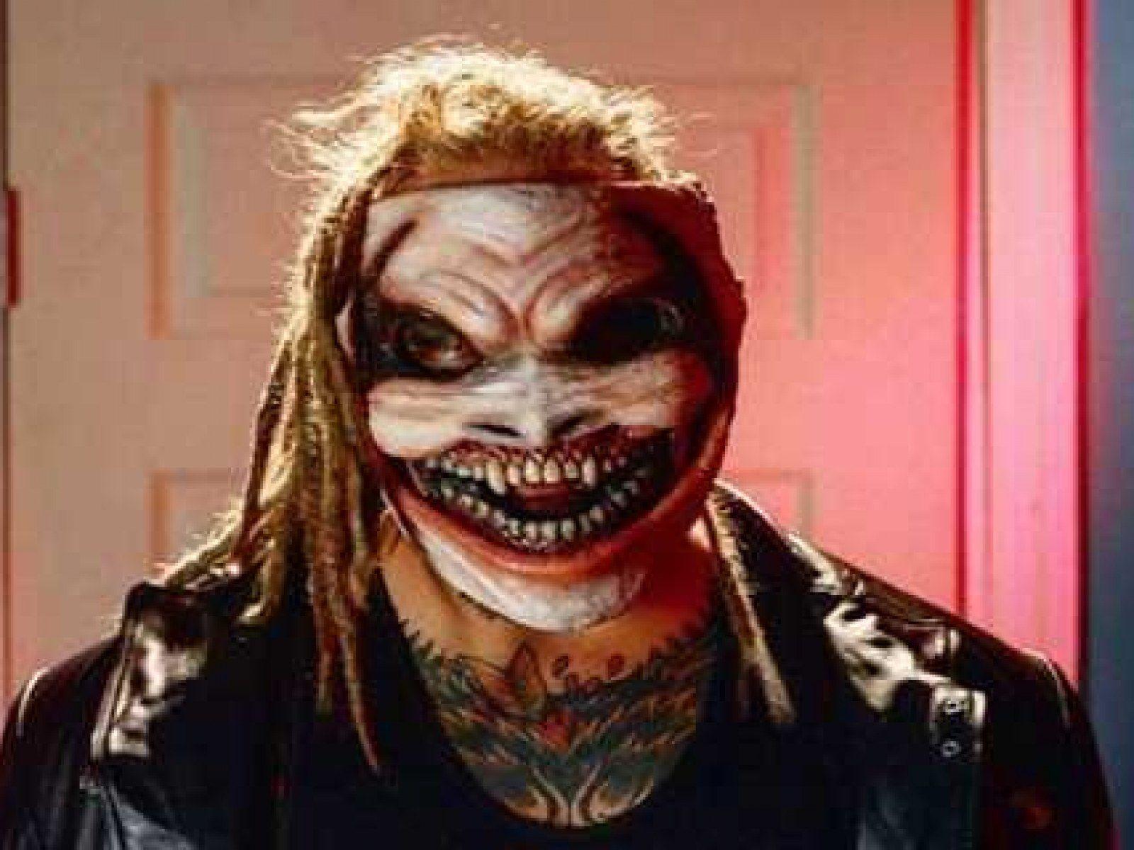 1600x1200 Bray Wyatt Returns to Monday Night RAW and Attacks Finn Balor
