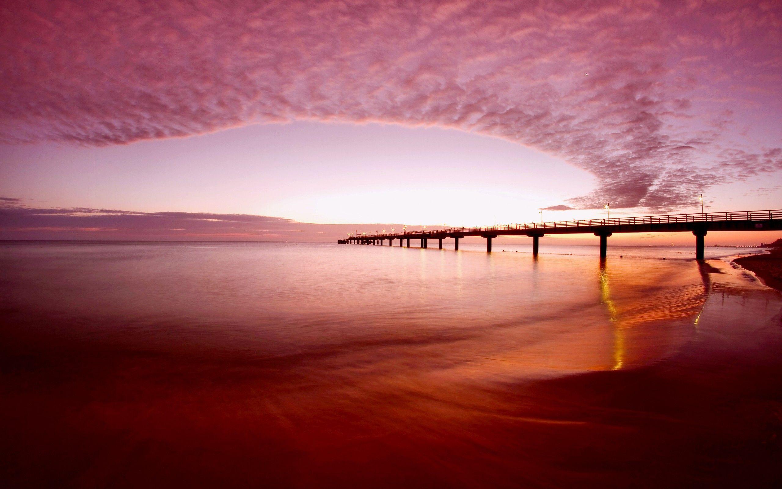 2560x1600 Pink sky over the beach wallpaperx1600